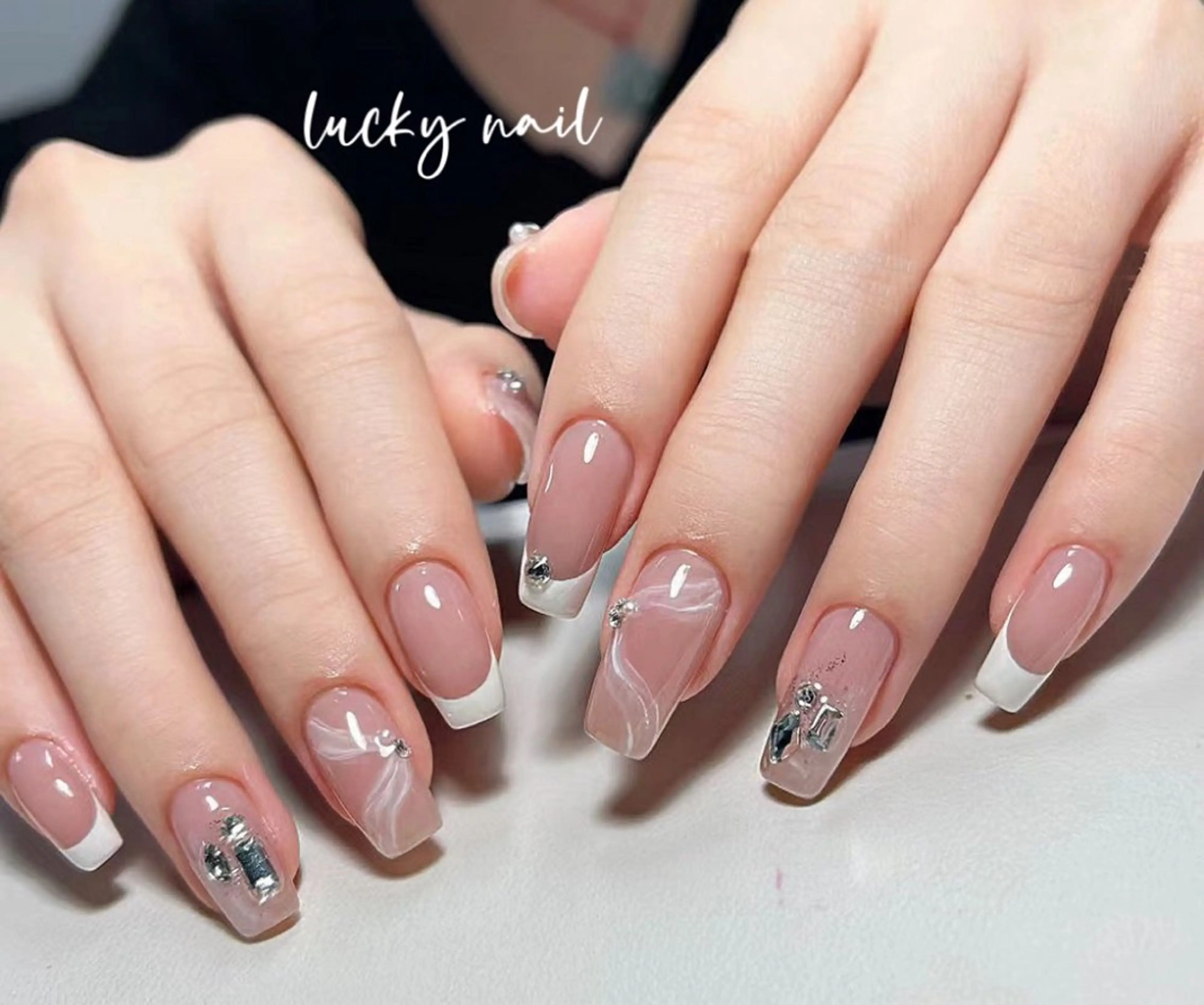ネイル チークネイル 長さ出し ジェルネイル マグネットネイル 持ち込み Lucky nail  小林和希のネイルデザイン