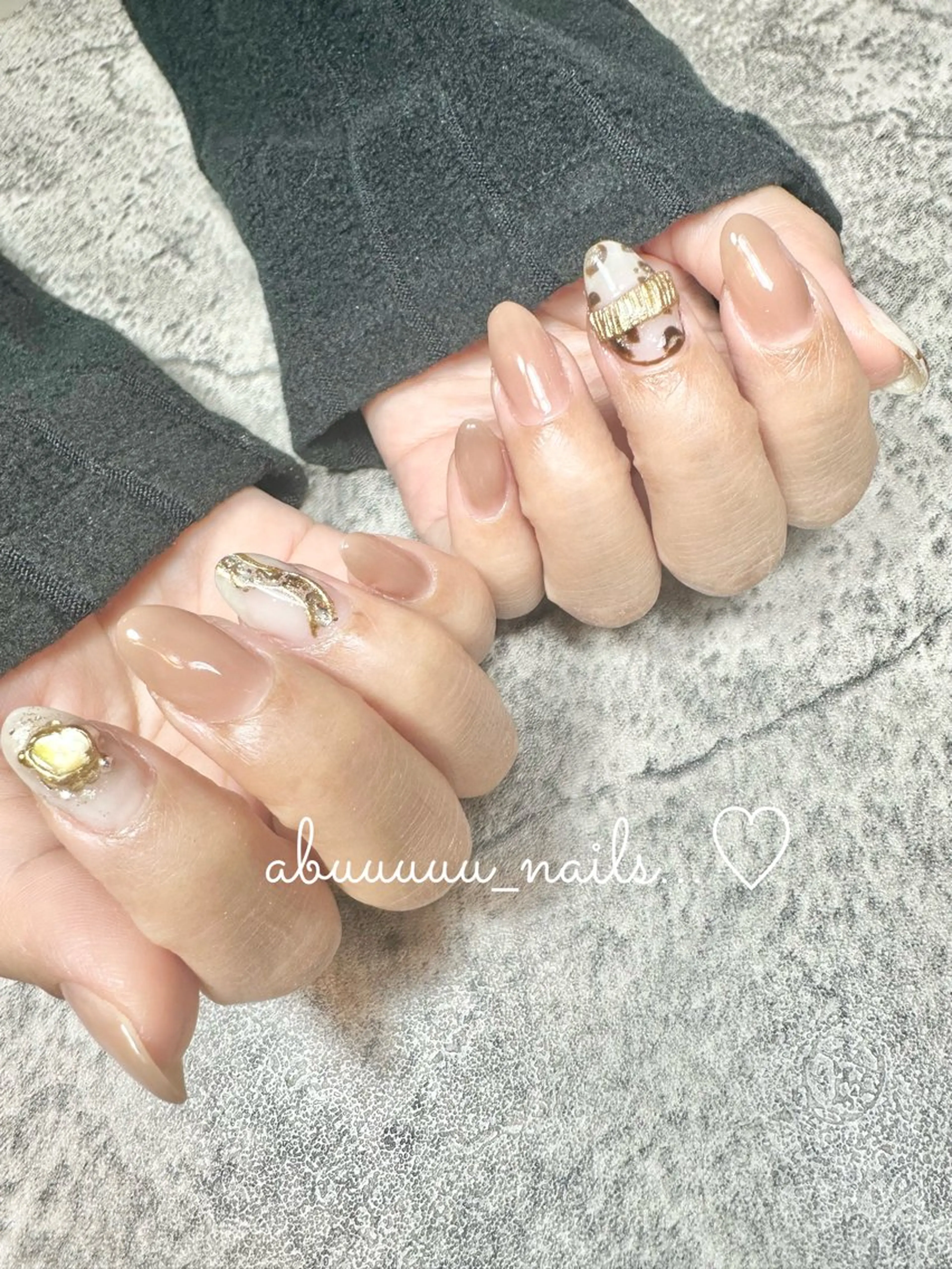 ネイル アニマル柄 ホログラムネイル ニュアンスネイル abuuuuu nailsのネイルデザイン