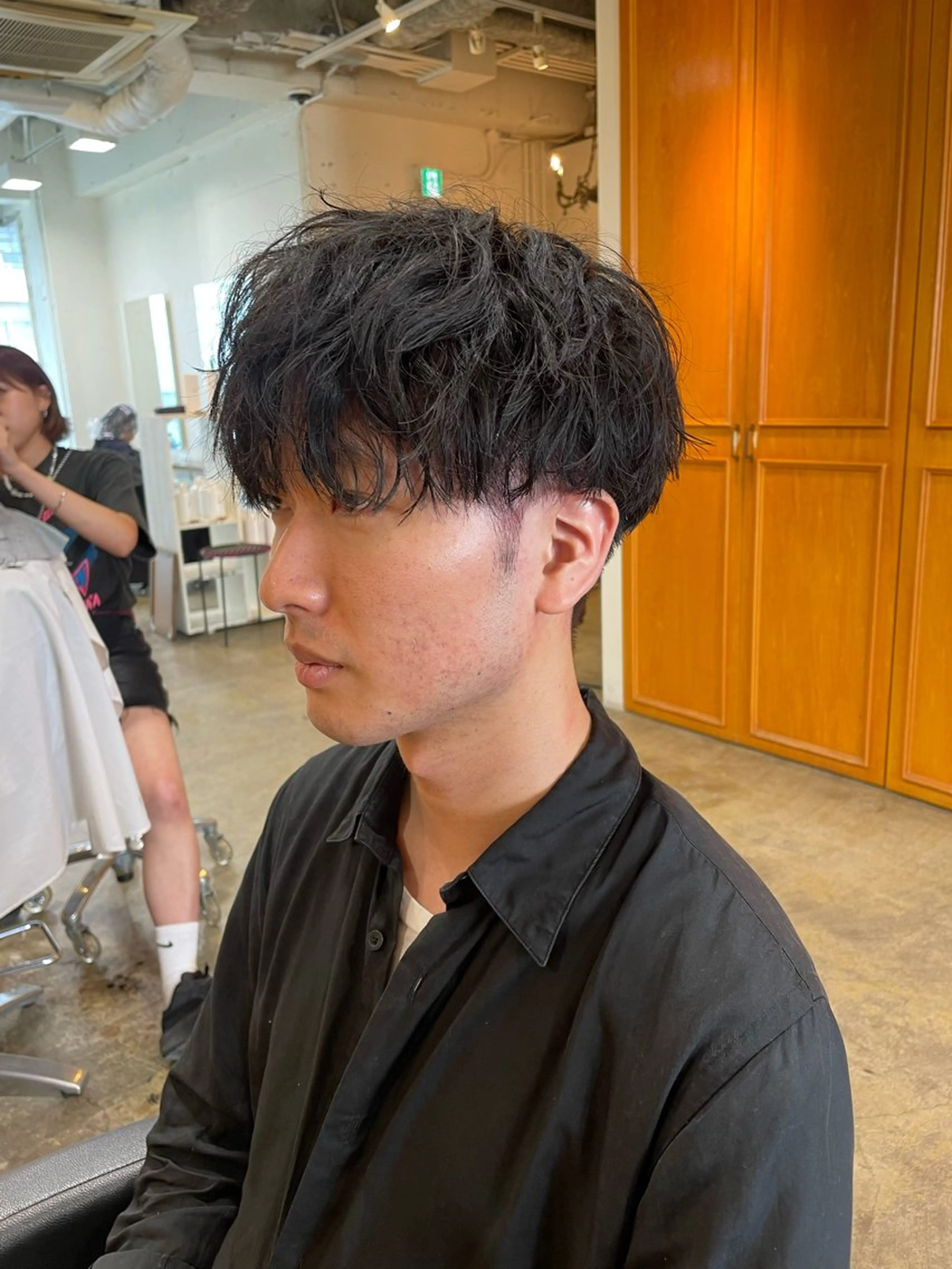 ミディアム パーマ メンズ RIN／韓国ヘア レイヤーカットのヘアスタイル