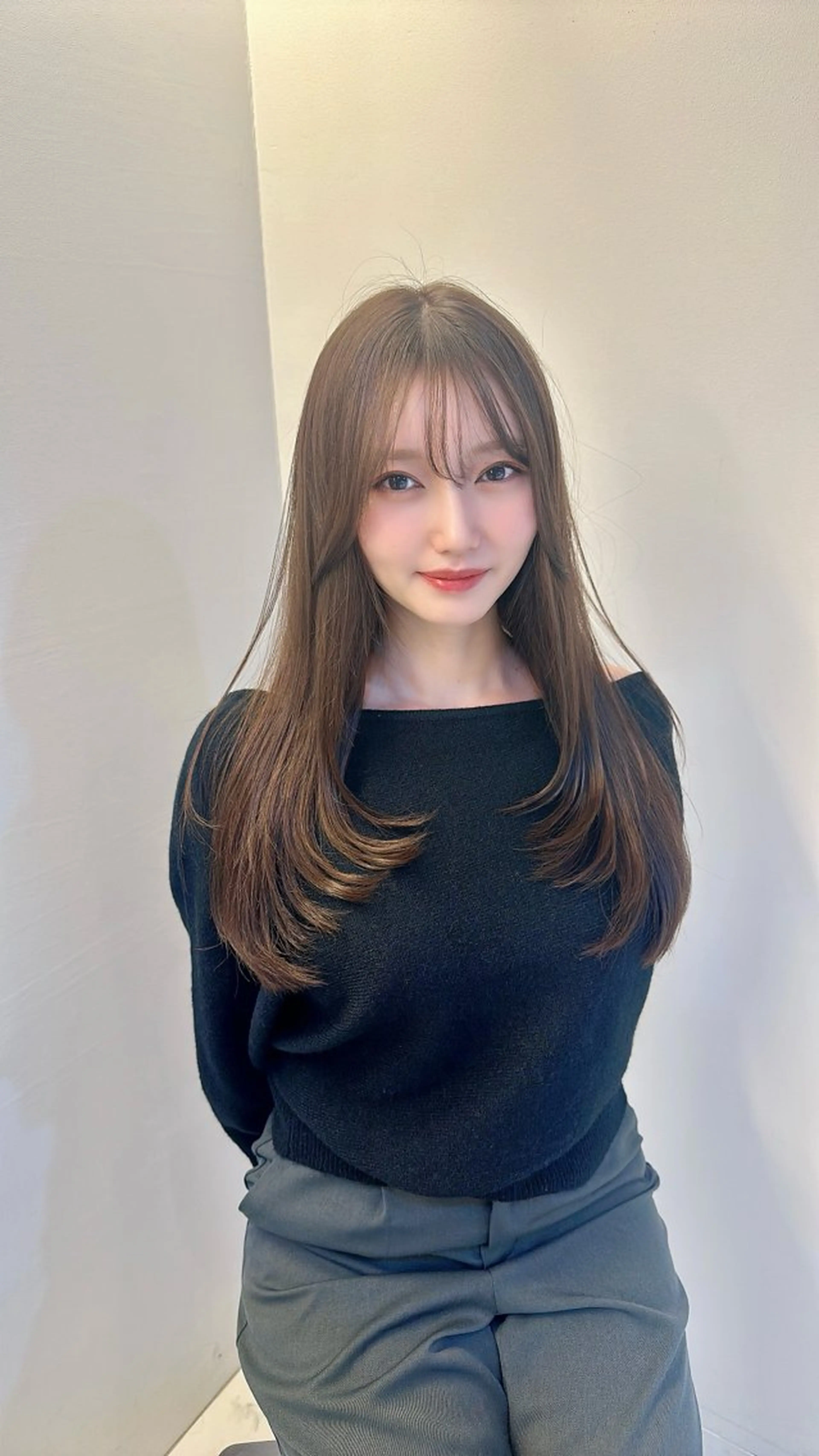 セミロング カラー レイヤーカット カット ヘアカラー 韓国ヘア特化 前髪クロスパーマのヘアスタイル