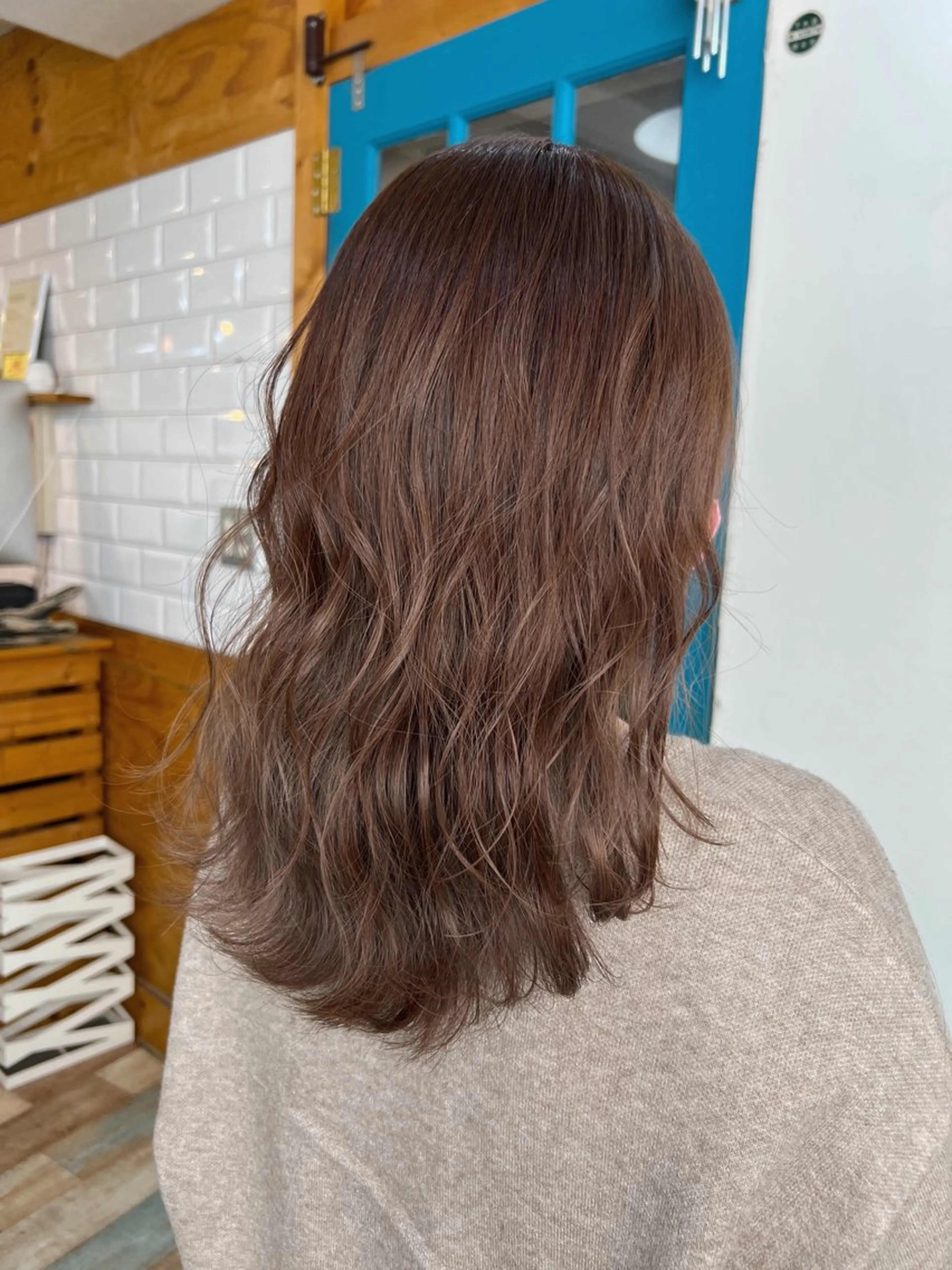 セミロング カラー ベージュカラー デザインカラー イヤリングカラー ハイライトカラー ボブ KANA/ボブ/ インナーカラー/艶髪のヘアスタイル