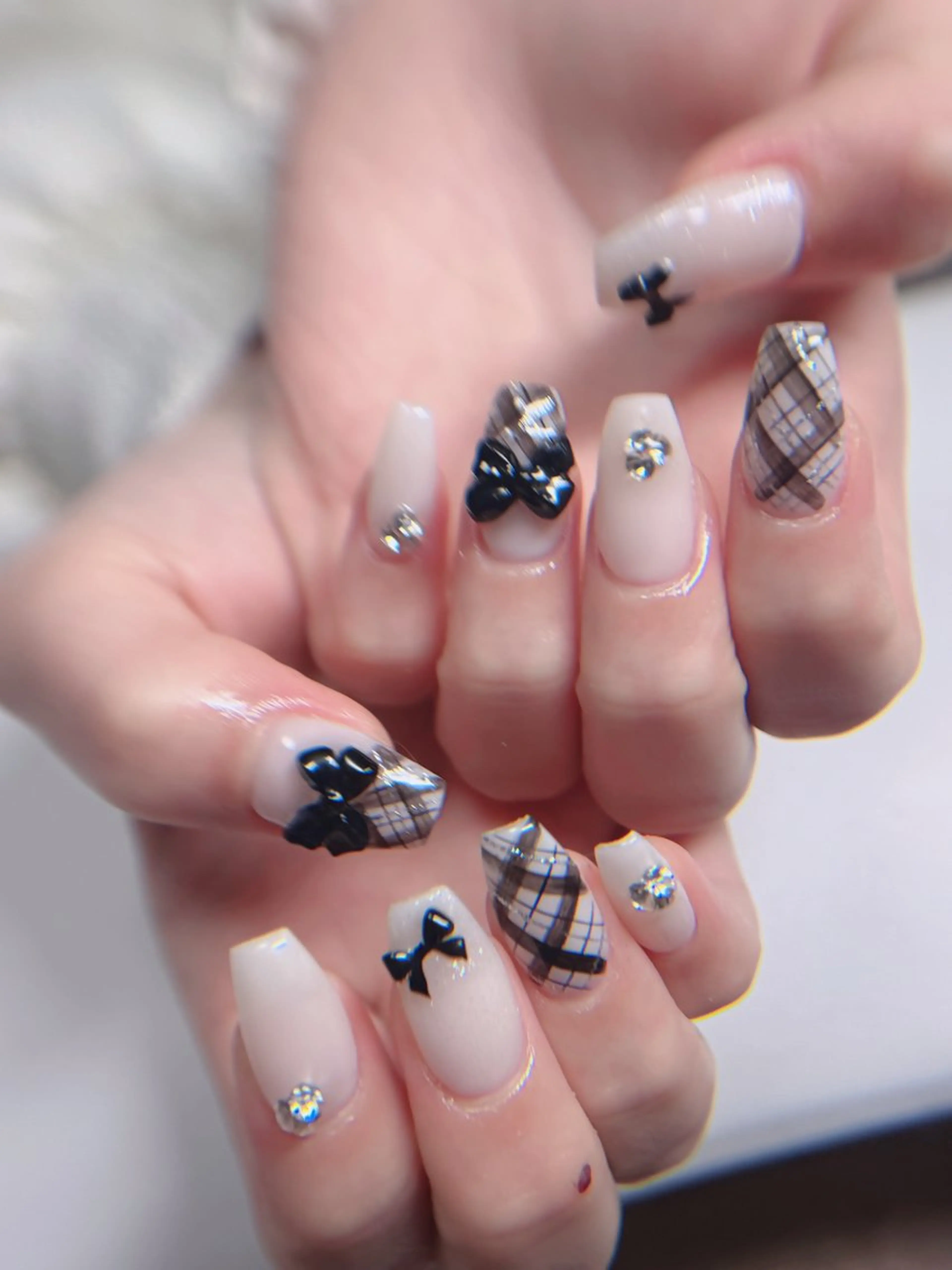 ネイル オーロラネイル フレンチネイル ジェルネイル ハロウィン キラキラネイル ハンドネイル H.baby Nail Salonのネイルデザイン