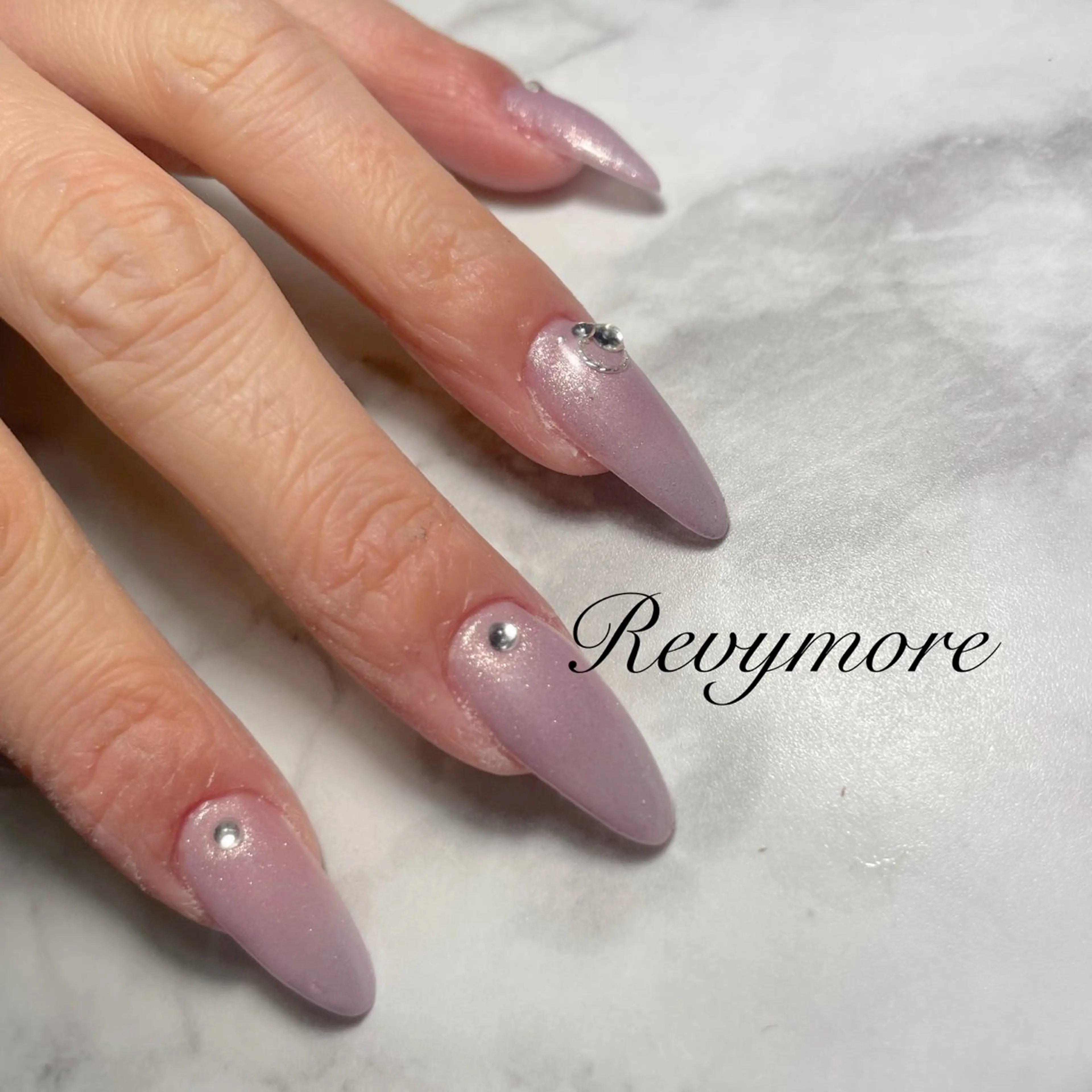 ネイル ジェルネイル 韓国ネイル ニュアンスネイル オフィスネイル パープル nail salon Revymore所属・nail salon Revymoreのネイルデザイン