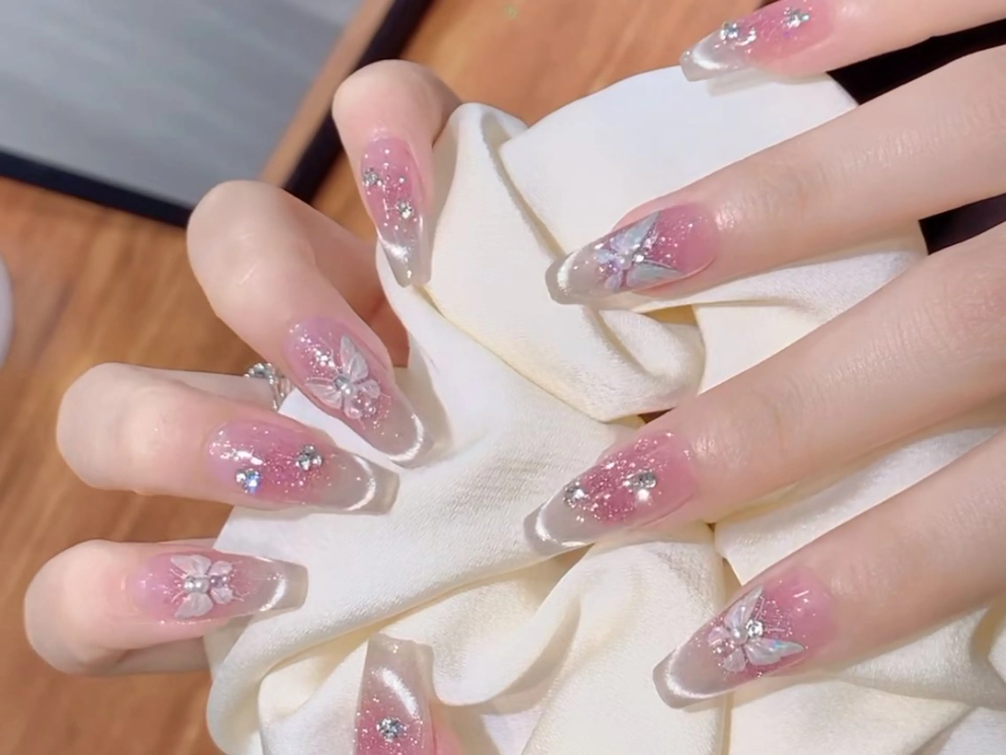 ネイル アートネイル チークネイル 長さ出し ジェルネイル マグネットネイル ハンドネイル ハンドケア ラッキーネイルサロン 西川口東口店のネイルデザイン