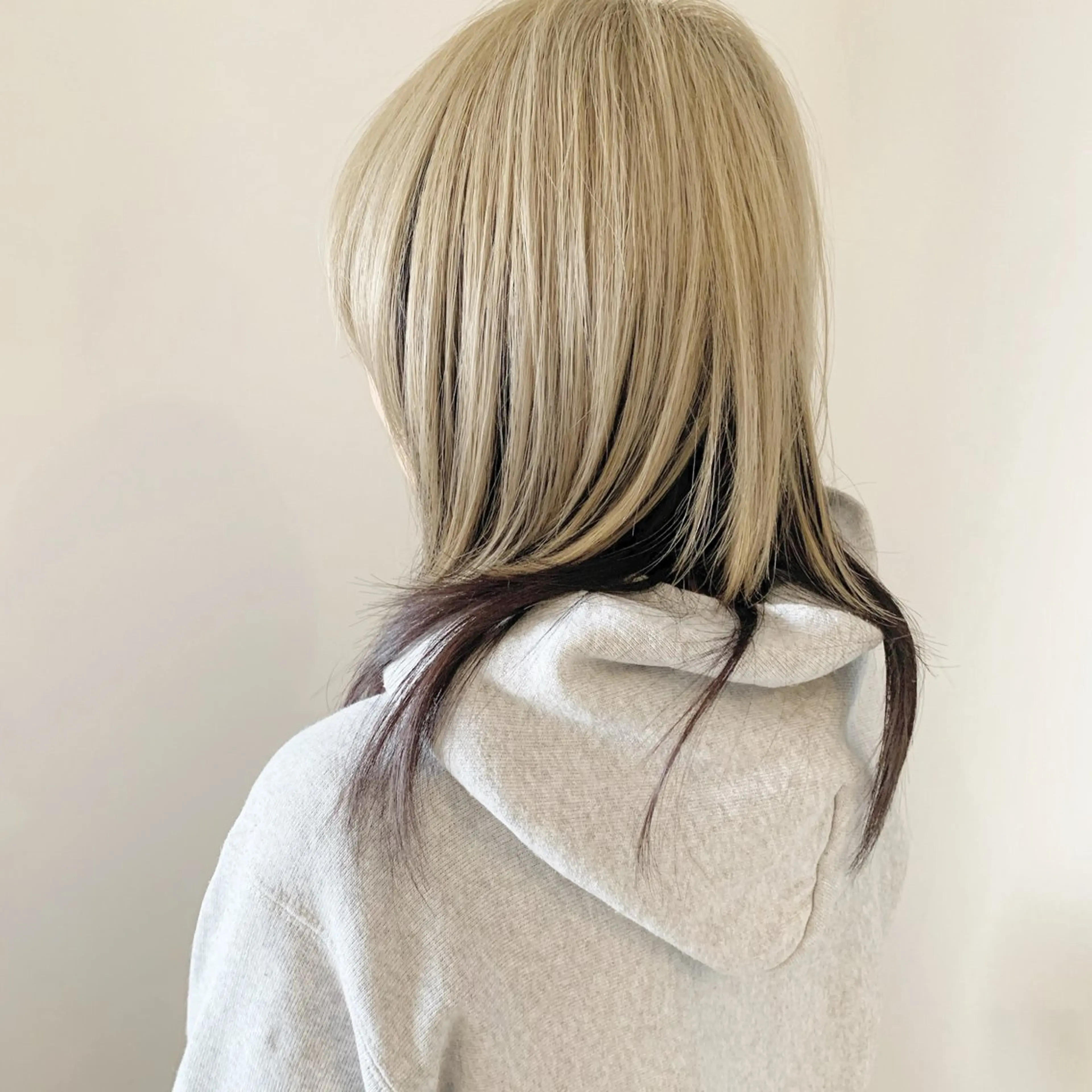 カラー ハイトーンカラー 中島 絢太のヘアスタイル