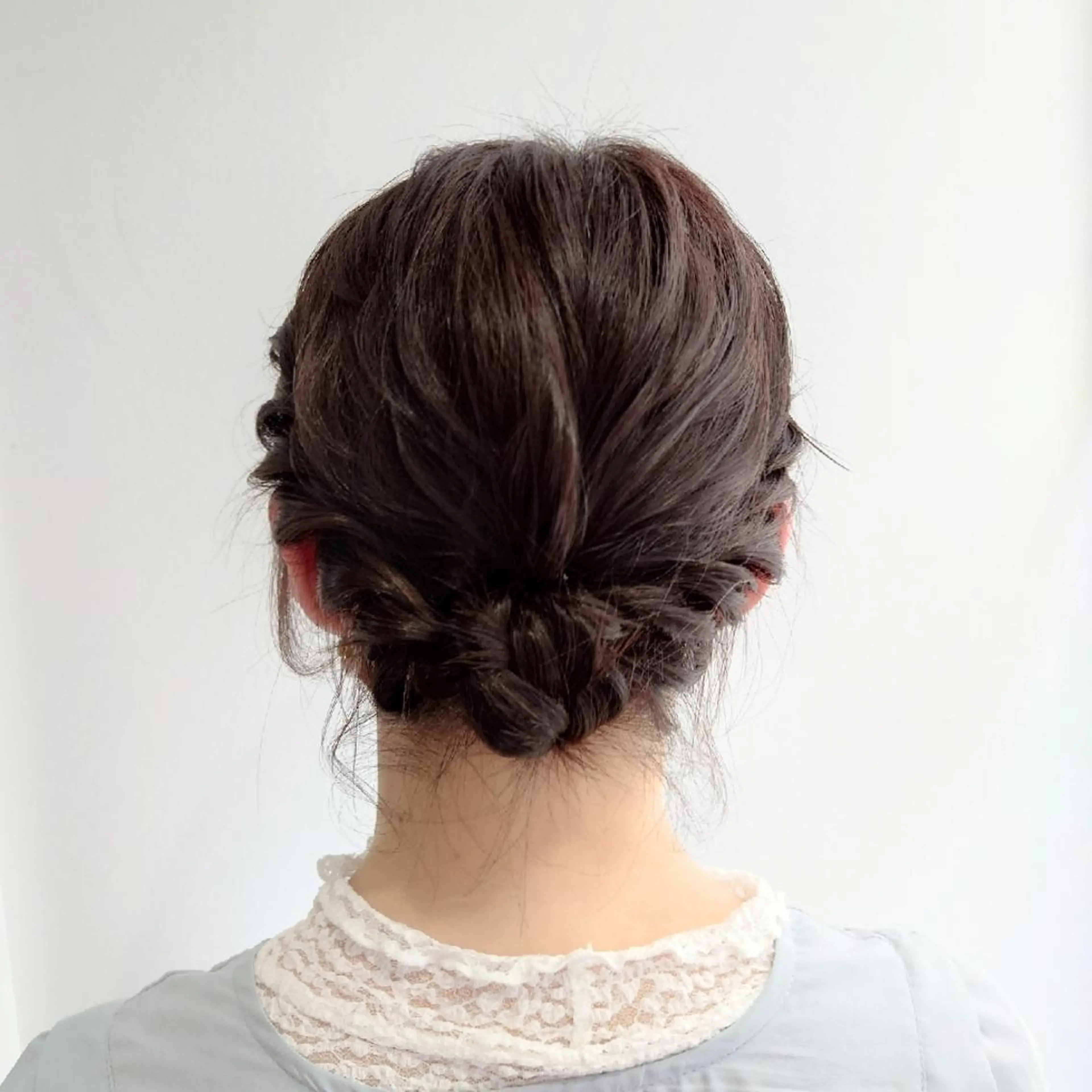 ミディアム ヘアアレンジ カラー 編みこみ ボブ 三つ編み 簡単アレンジ 髪飾り ヘアセット かわい ゆうな 髪質改善/縮毛矯正のヘアスタイル