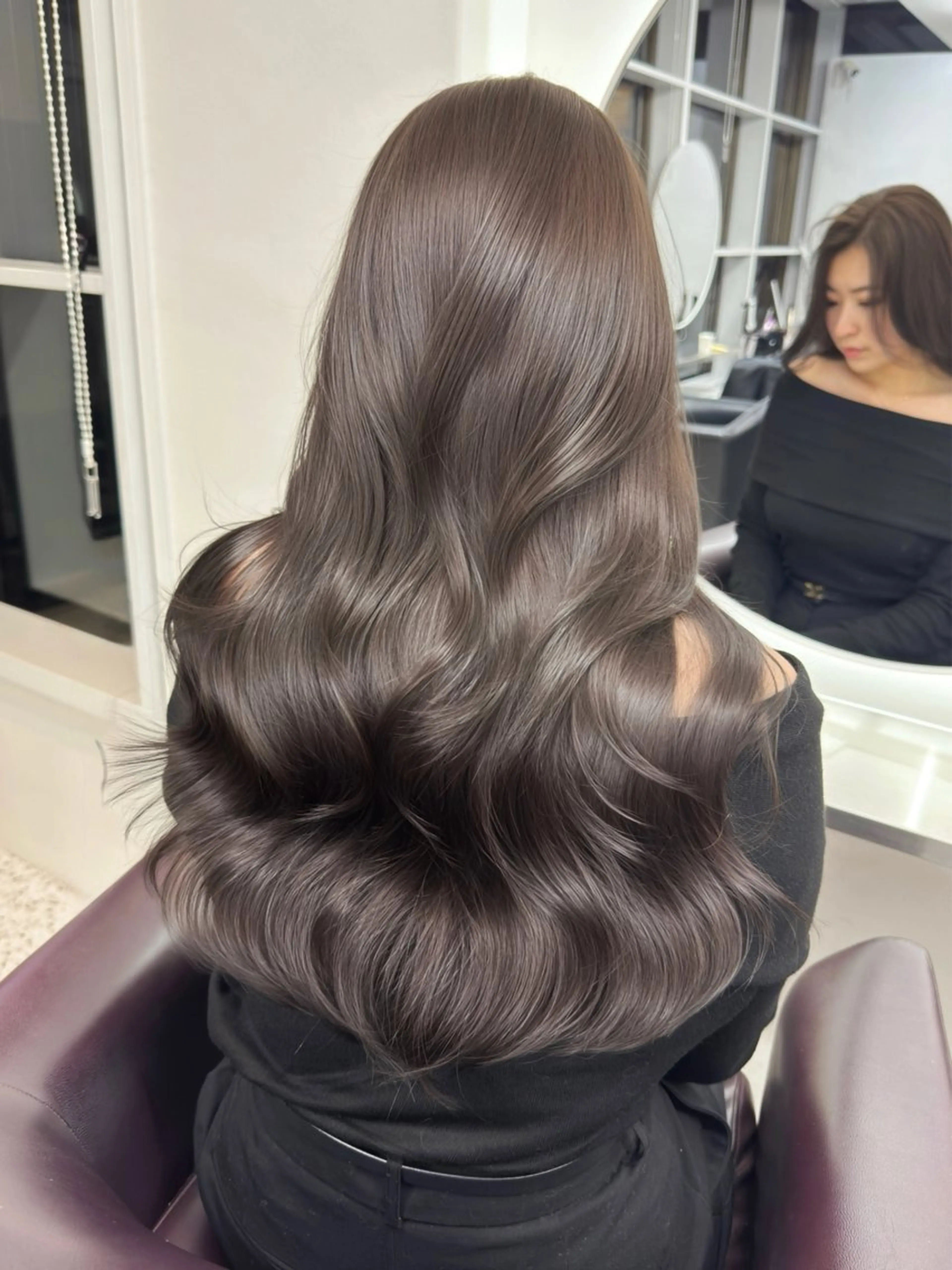 ミディアム カラー ヘアアレンジ ベージュカラー ブリーチ ダブルカラー ブリーチなしカラー オリーブベージュ カット ヘアカラー トリートメント ヘアセット 韓国レイヤー/ツヤ髪 🤍kosuke🤍のヘアスタイル