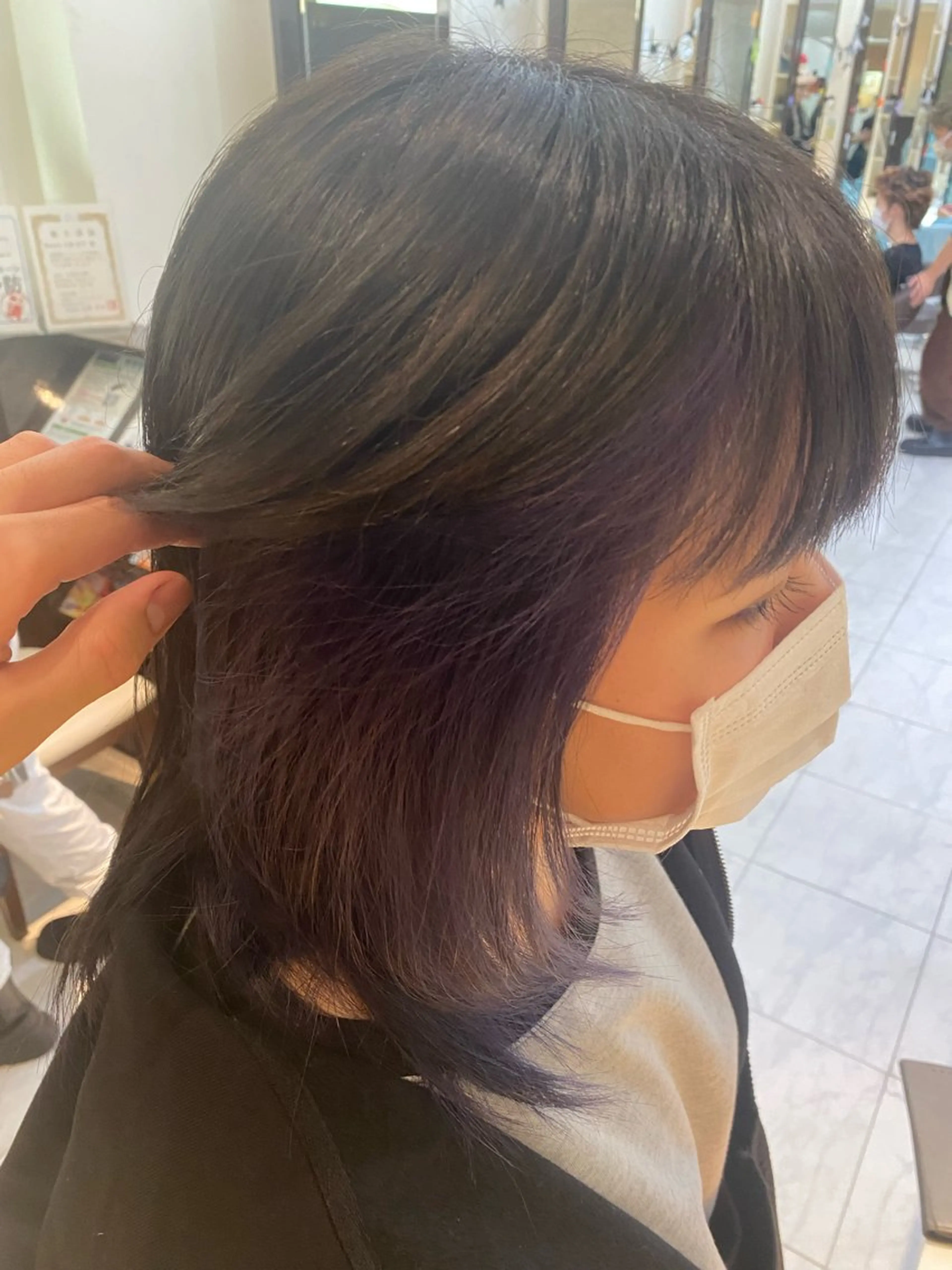 ミディアム カラー ヘアアレンジ ブリーチ ダークグレー デザインカラー ダブルカラー グレージュ カット ヘアカラー トリートメント 目黒 碧人のヘアスタイル
