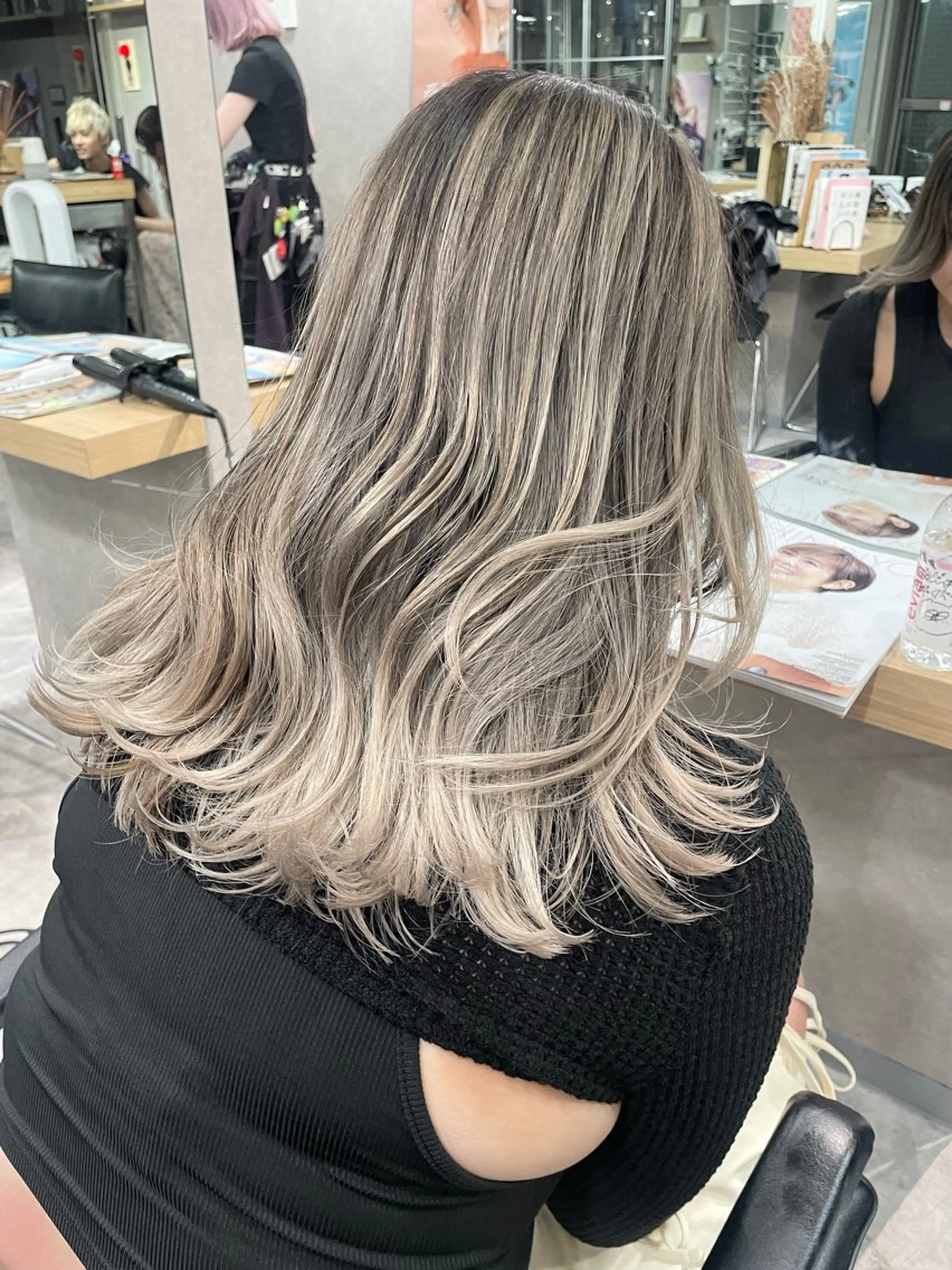 ミディアム レイヤーカット REDEAL SHIBUYA所属・maya/レイヤー カット/ミインパーマのヘアスタイル