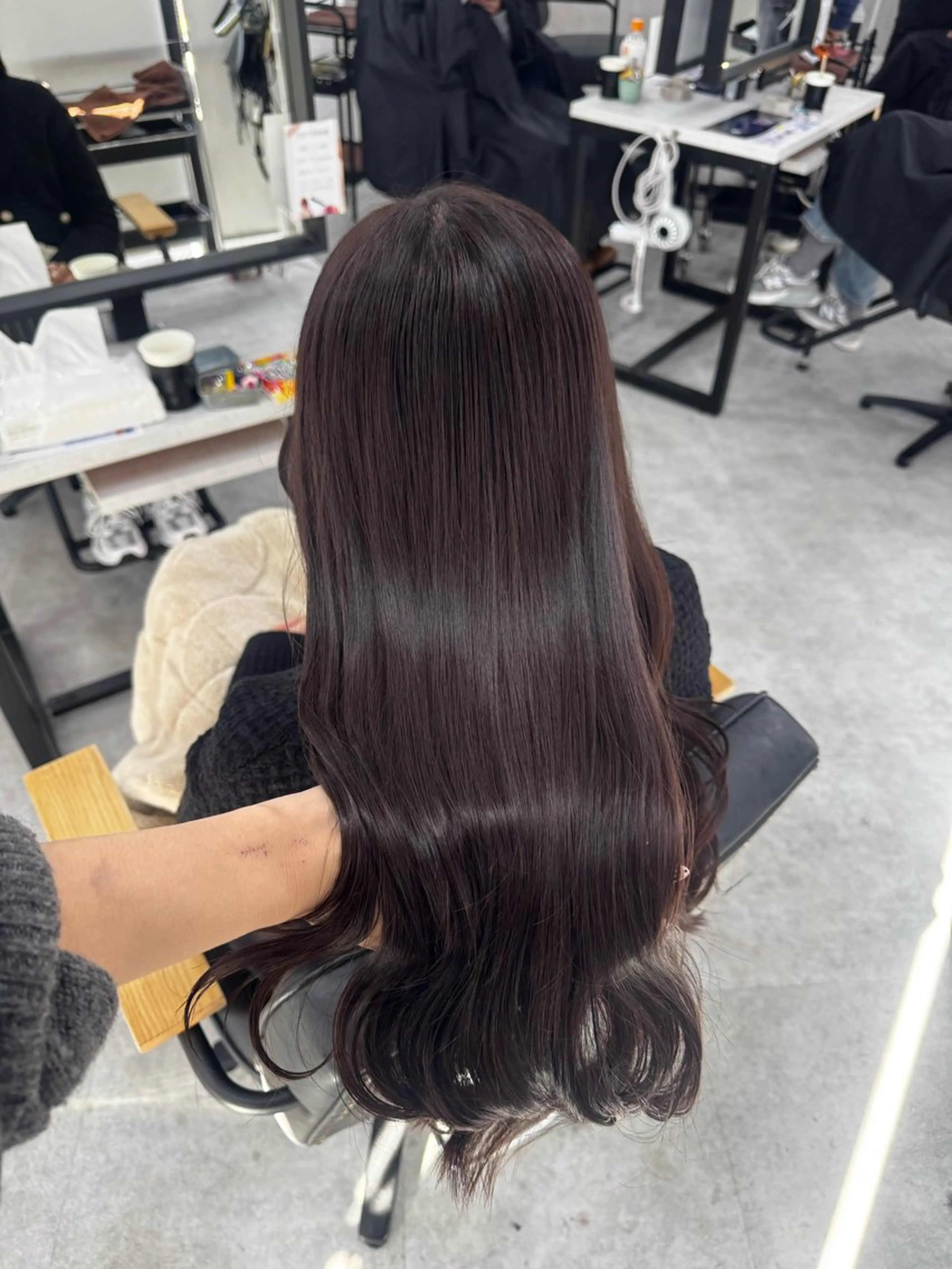 ロング カラー アッシュ アッシュブラウン ベージュカラー 黒髪 ブリーチ カット ヘアカラー トリートメント 赤み無し柔らかカラー 【梅田】madokaのヘアスタイル