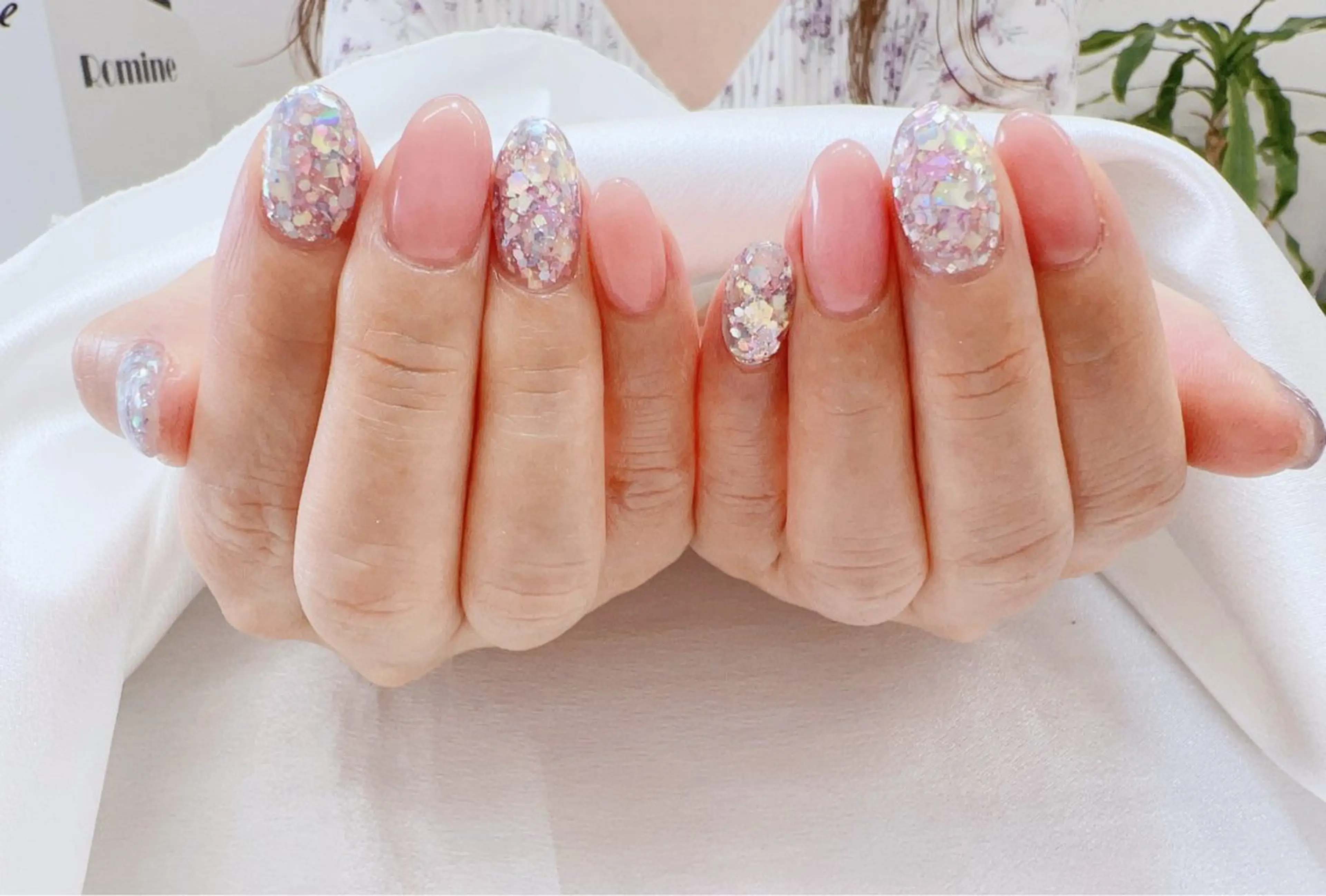 韓国ホログラム+ワンカラー、ケア込み、新規オフ無料4880円の写真