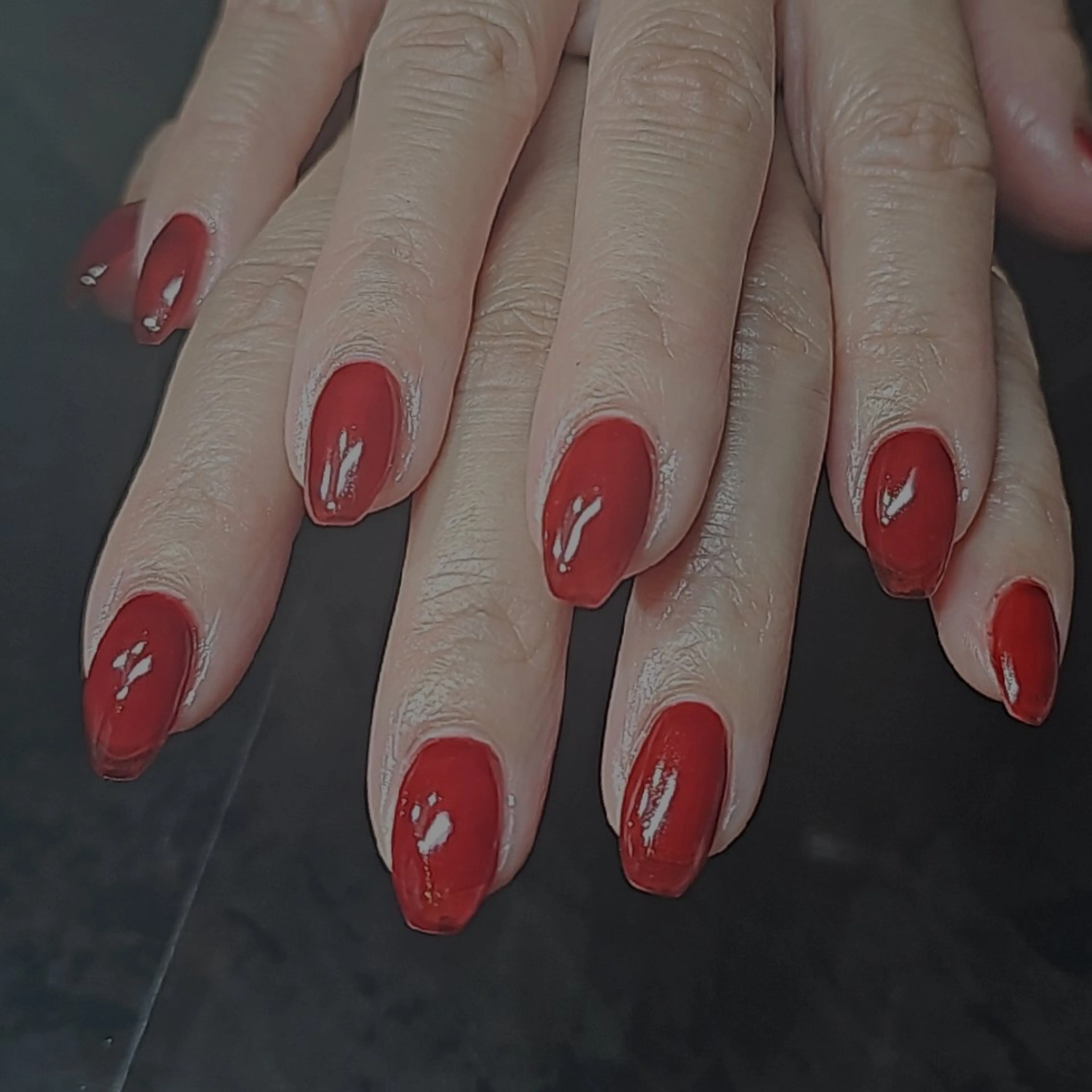 ネイル ワンカラーネイル 赤色 salon de Princess所属・salon de  Princessのネイルデザイン