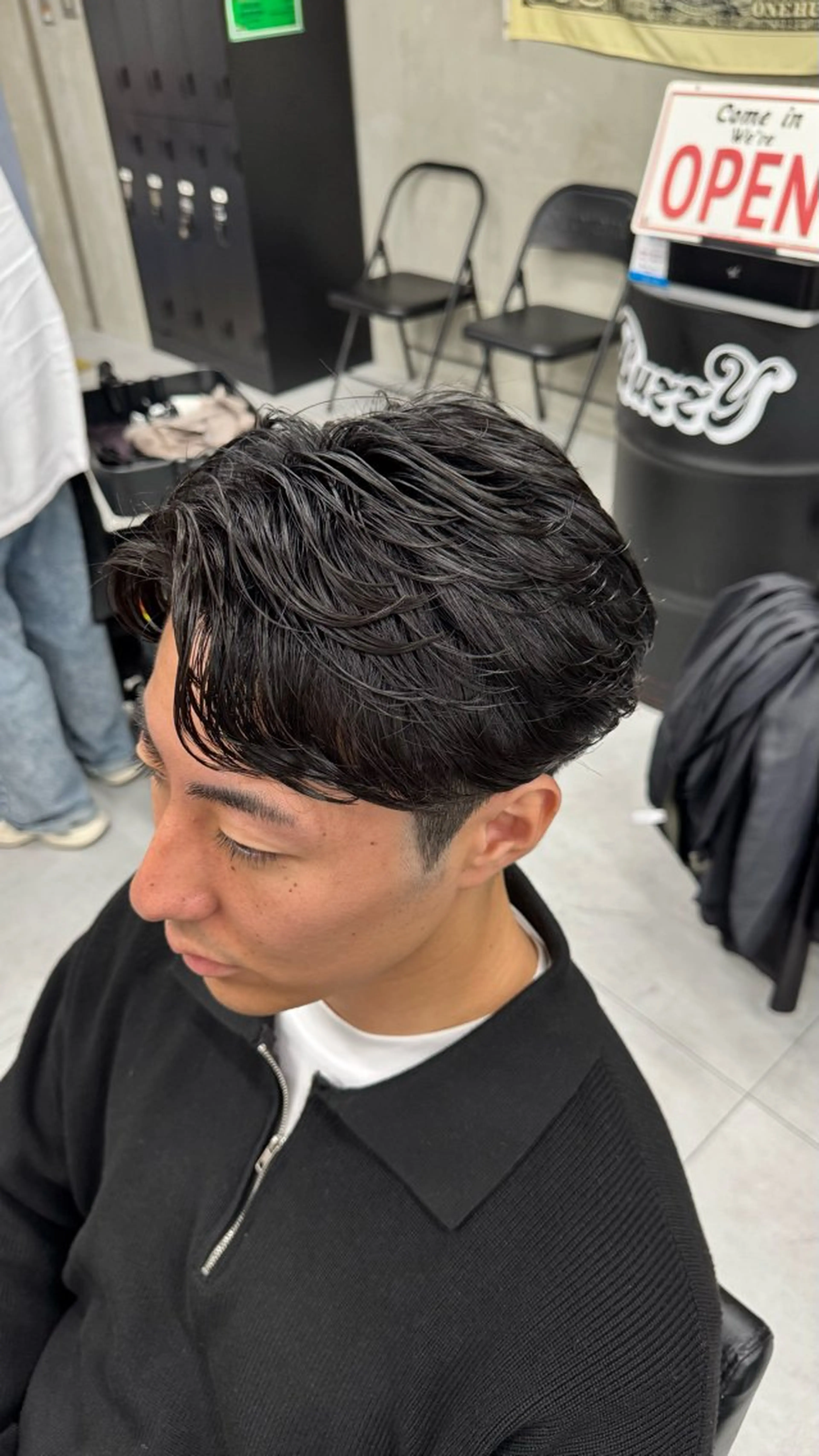 ショート パーマ メンズ フェザーパーマ メンズパーマ カット パーマ Buzzy 大畠　慎三郎のヘアスタイル