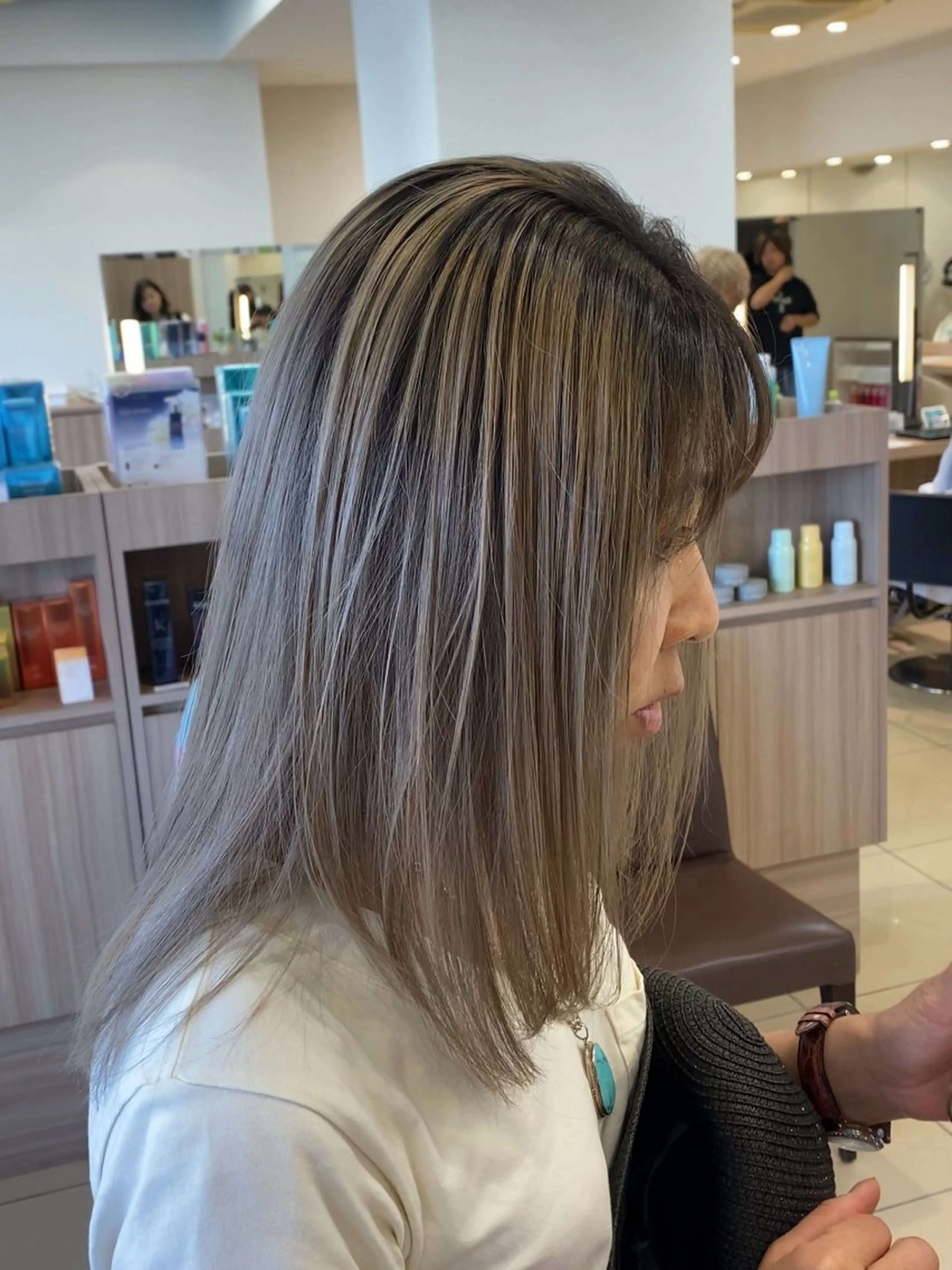 セミロング カラー バレイヤージュ ブリーチ レイヤーカット 透明感カラー/ 松井克樹のヘアスタイル