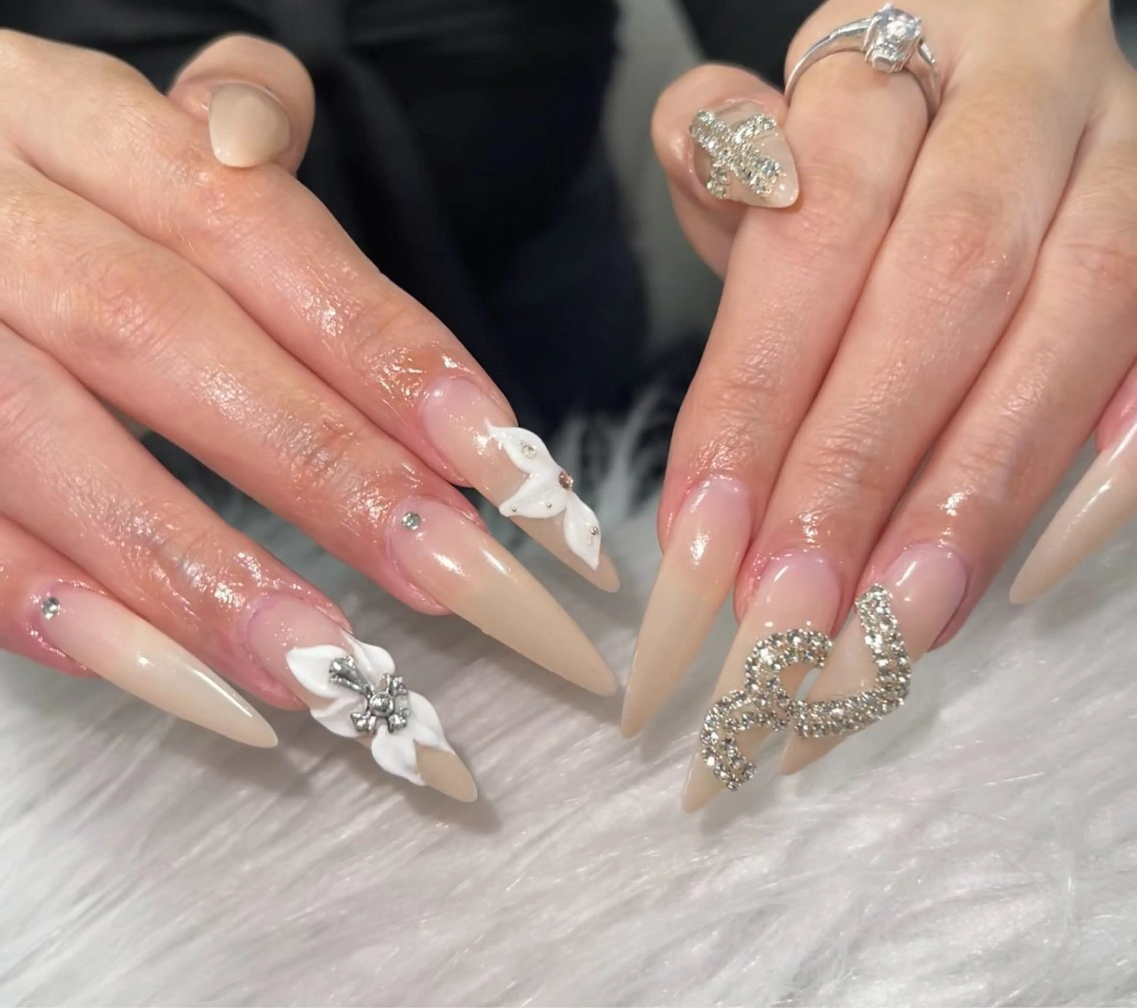 ネイル オーロラネイル クリアネイル 成人式 フラッシュネイル ジェルネイル ハンドネイル Amee Nailsalonのネイルデザイン