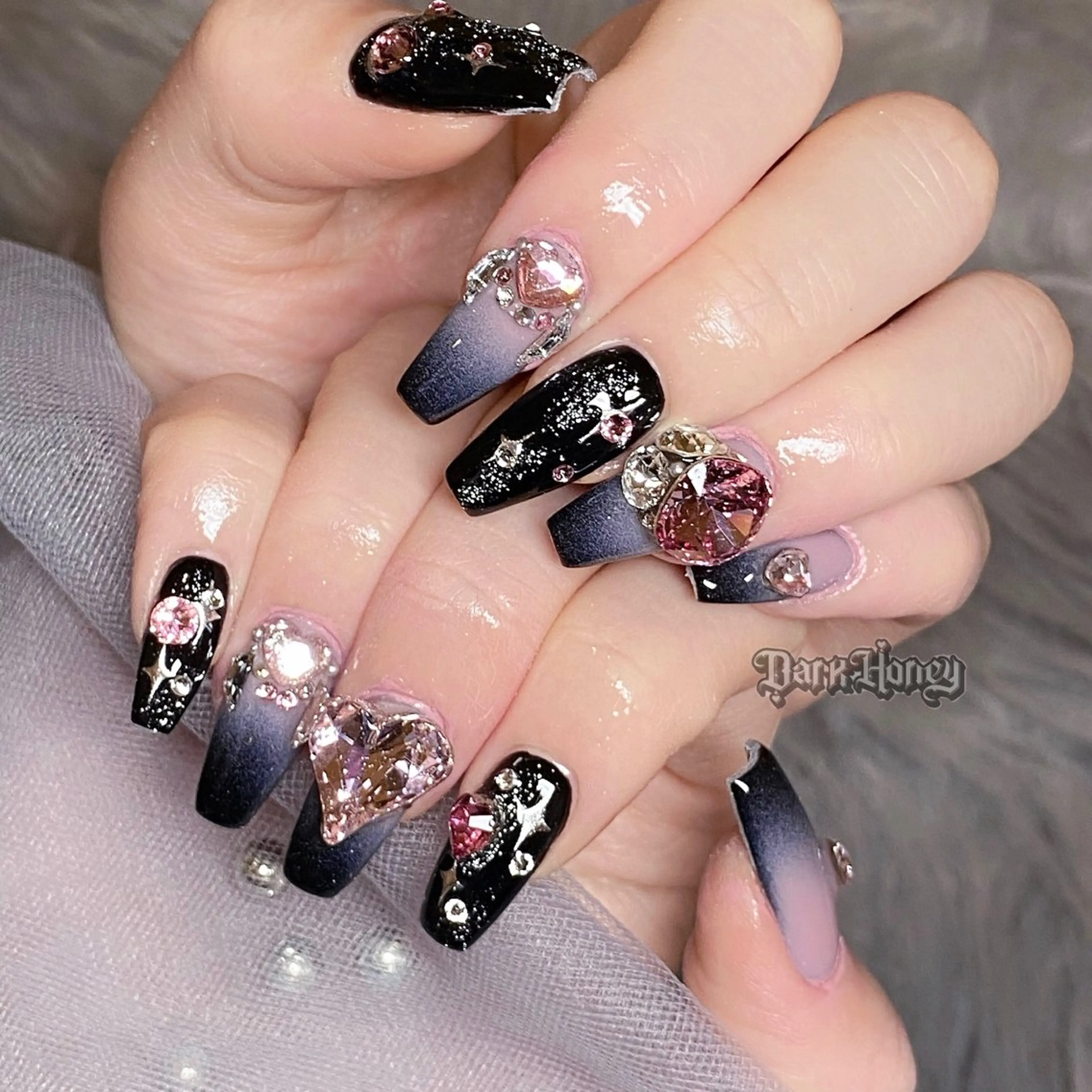 ネイル ハンドネイル Dark Honey Susuのネイルデザイン