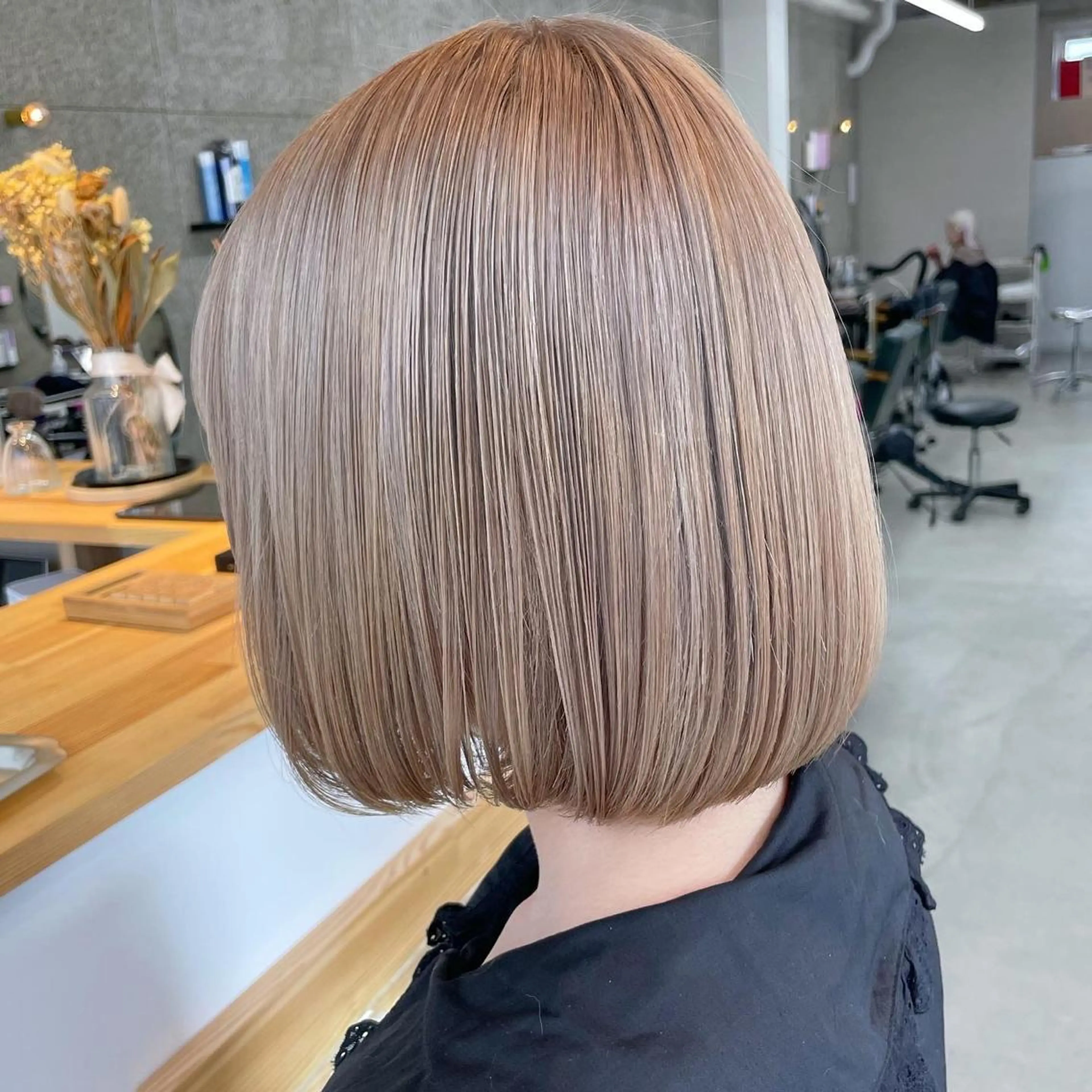 ショート カラー ブリーチ ケアブリーチ Lull (シェアサロンReco VIProom)所属・Lull1人美容室 バレイヤージュのヘアスタイル