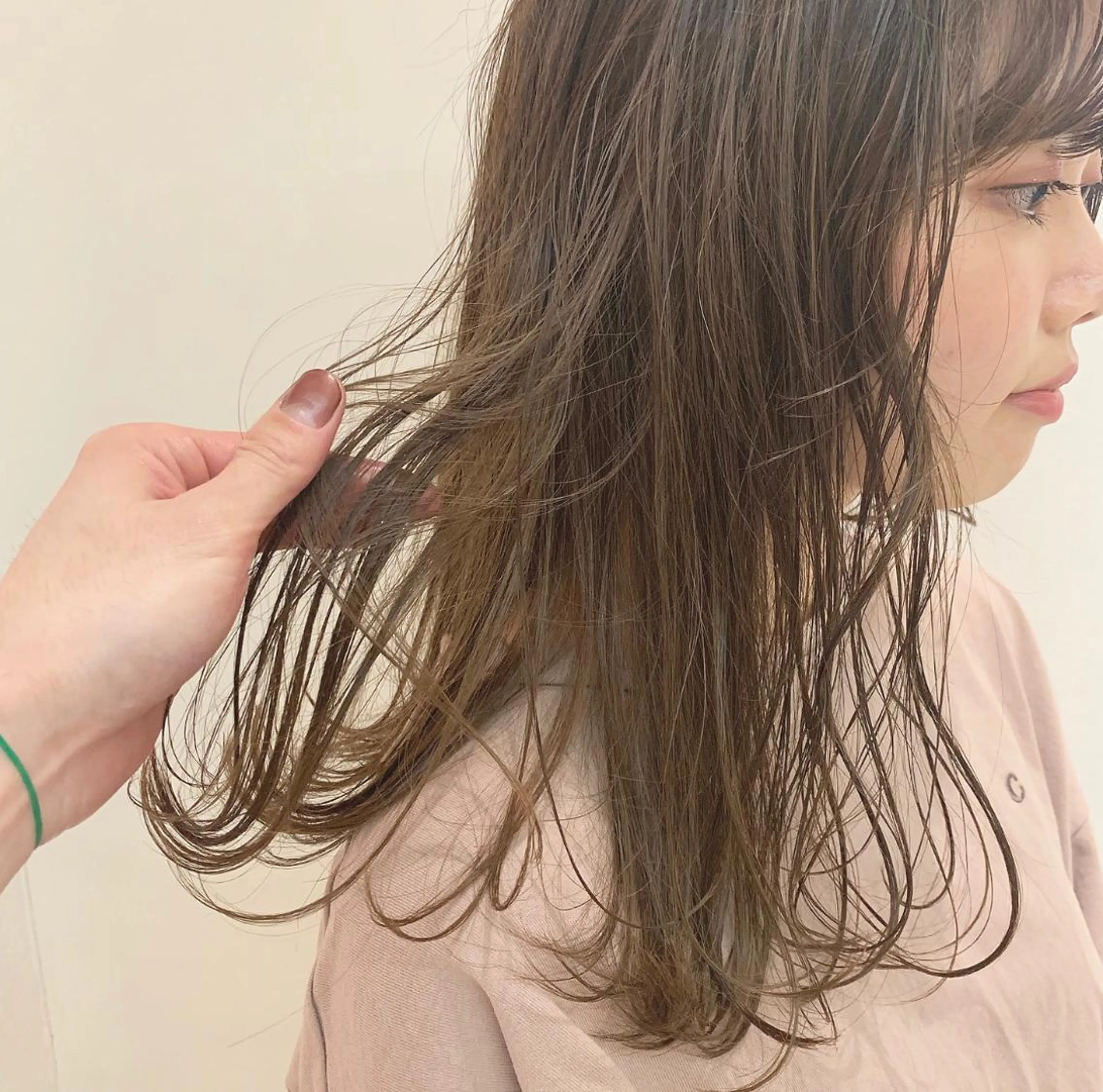 ミディアム カラー ベージュカラー ハイライトカラー ハイライト iLi所属・iLi 《イリ》のヘアスタイル