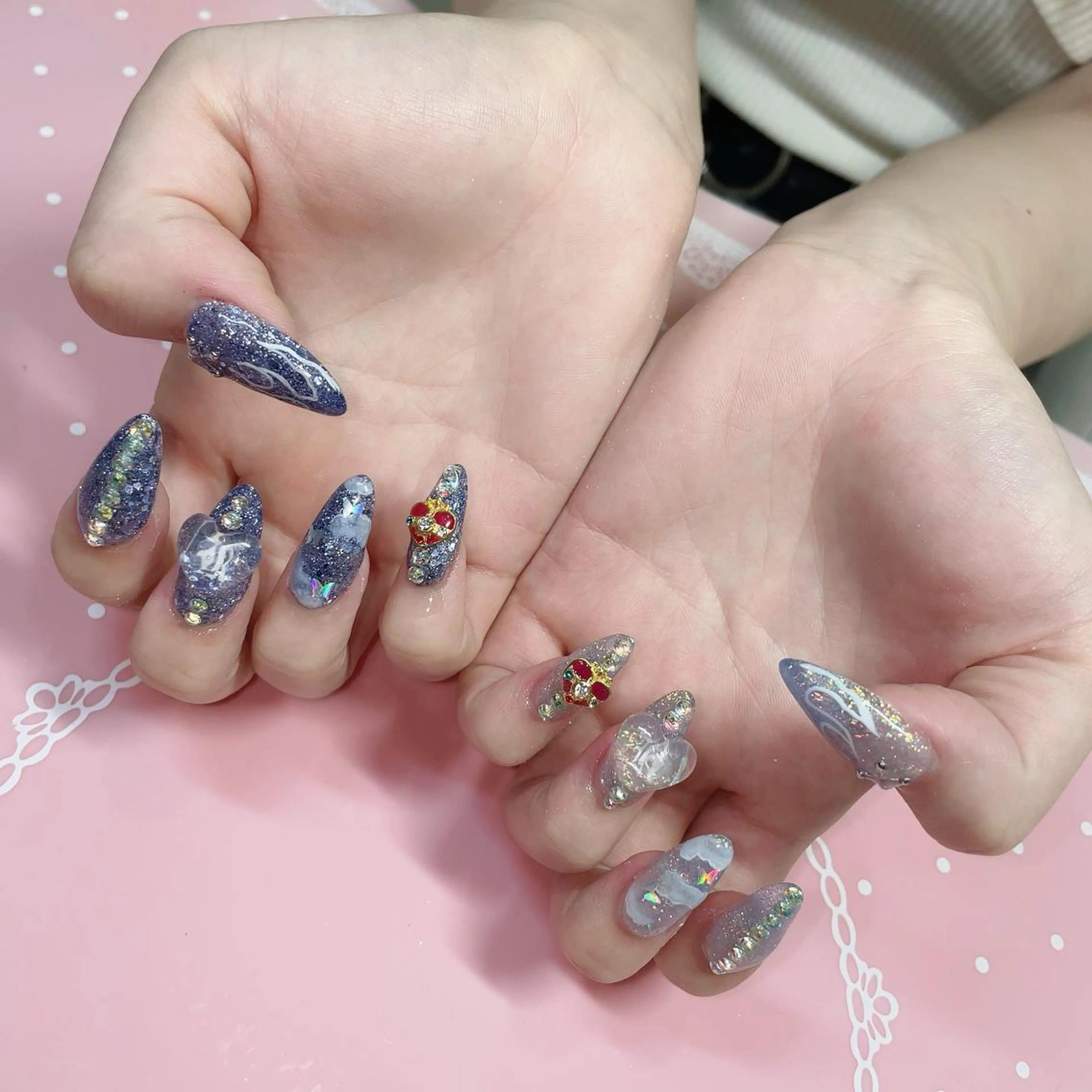 ミディアム ネイル アートネイル フレンチネイル グラデーション ストーンネイル ハンドネイル 《LB》ラブリエ Nail&eyeのマツエク・マツパデザイン