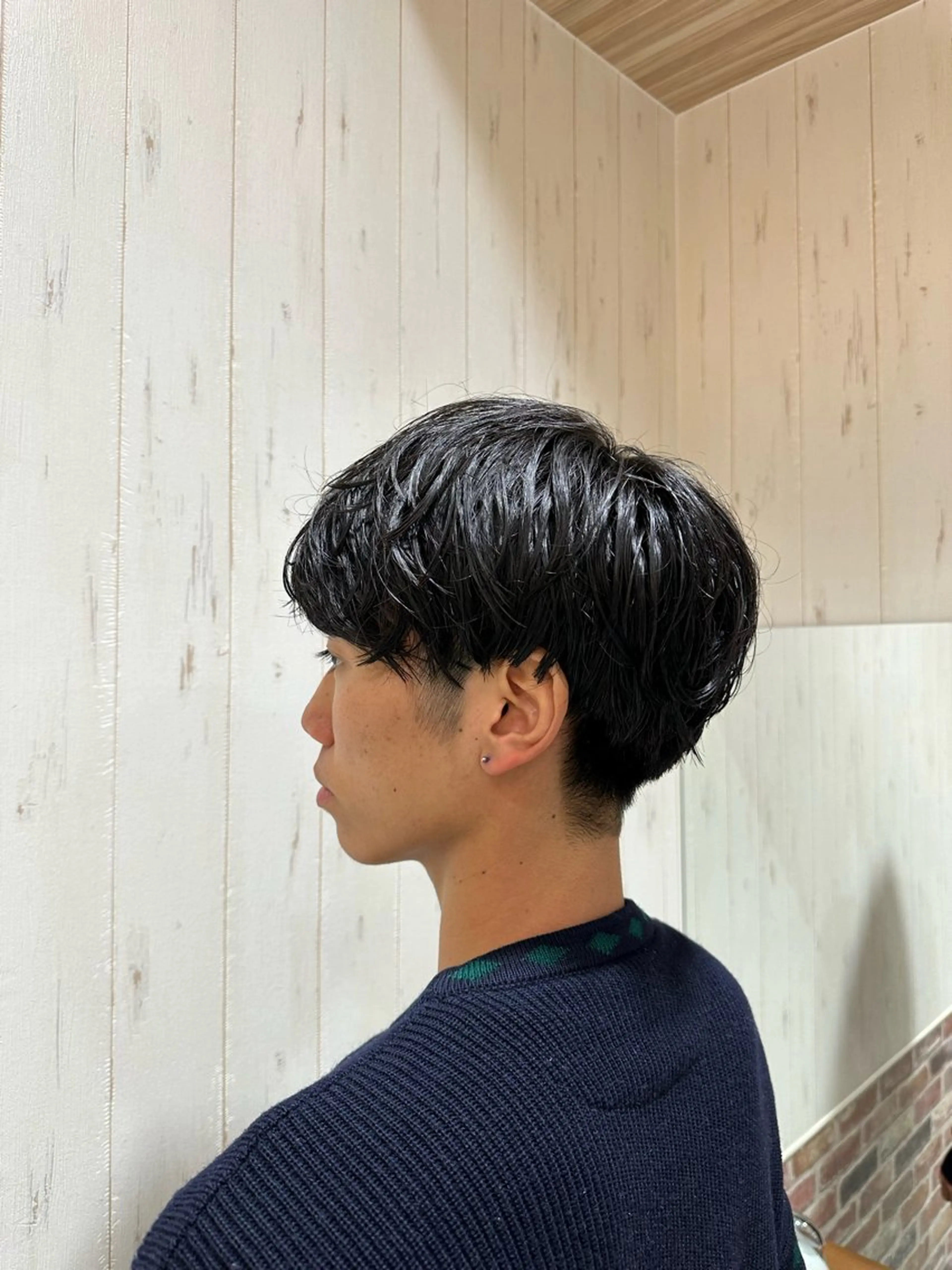 ミディアム パーマ メンズ ミディアムパーマ メンズブリーチ ダウンパーマ メンズハイライト メンズインナーカラー パーマ 中嶋 紘夢のヘアスタイル