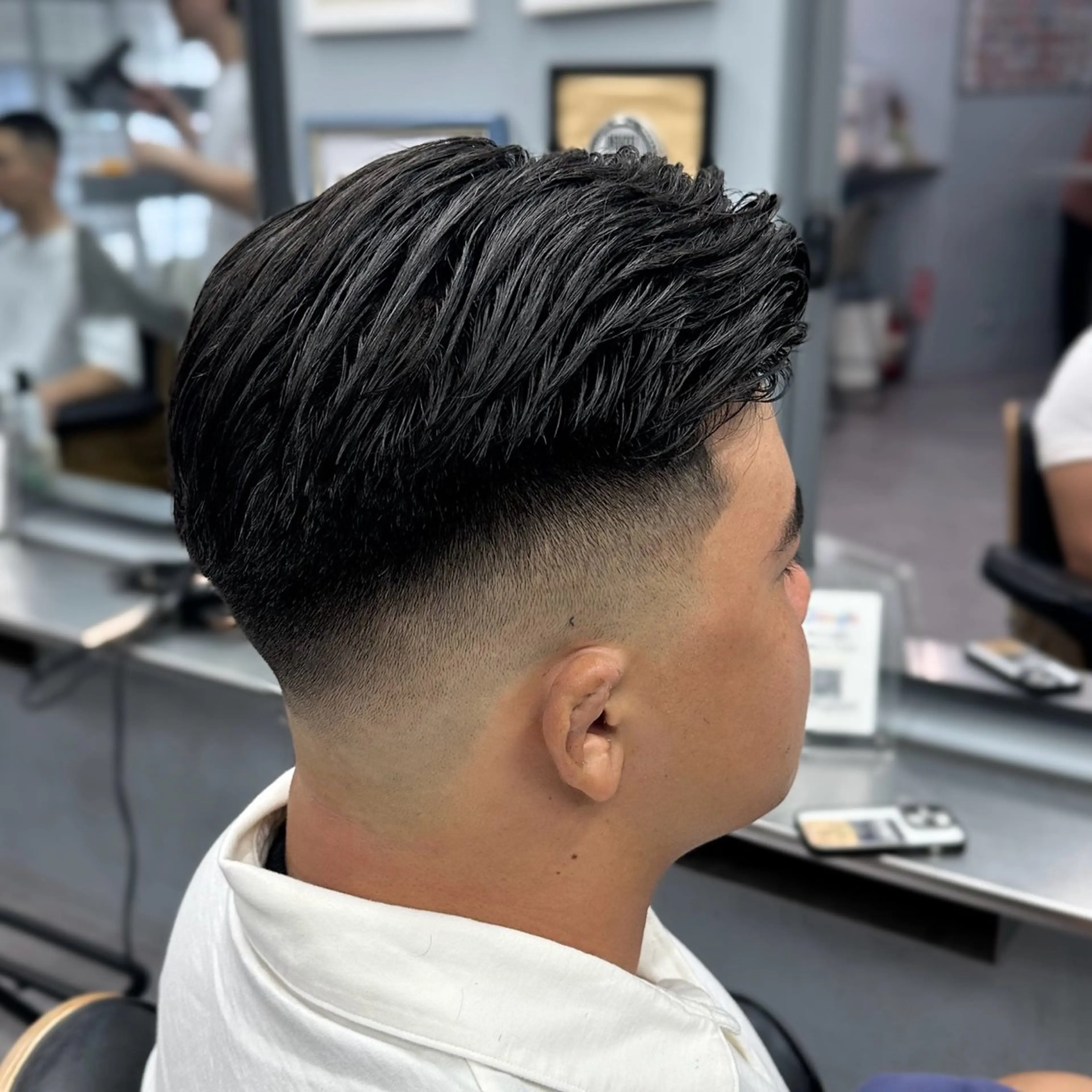 ショート メンズ メンズブリーチ センターパート フェードカット メンズパーマ スペインカール カット I-CON  #blue MEN'S所属・池袋/カラー/パーマ NATSUのヘアスタイル