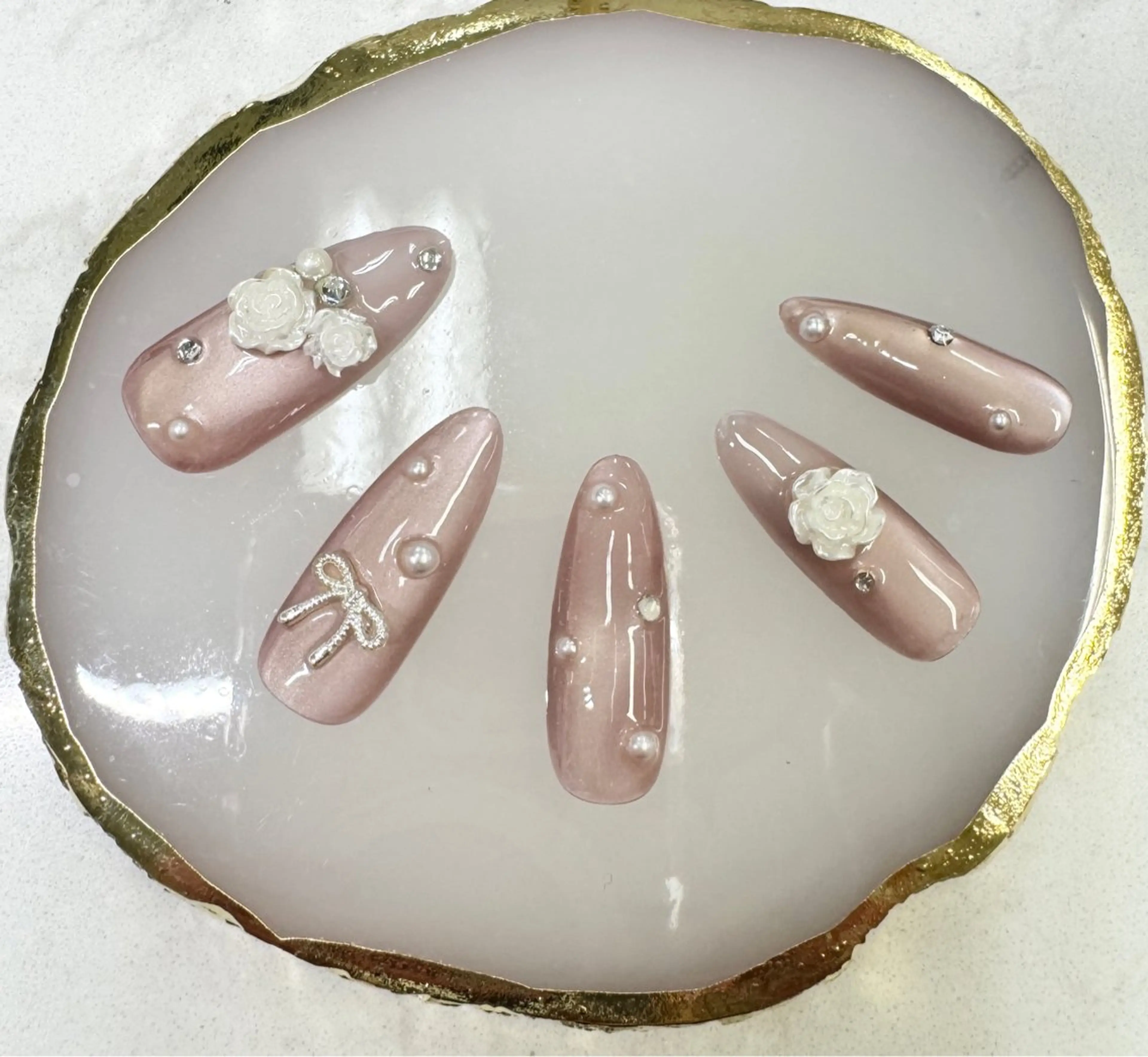 ネイル アートネイル フレンチネイル ジェルネイル ガラスフレンチ ハート クイーンズネイル銀座所属・Queeens nailのネイルデザイン