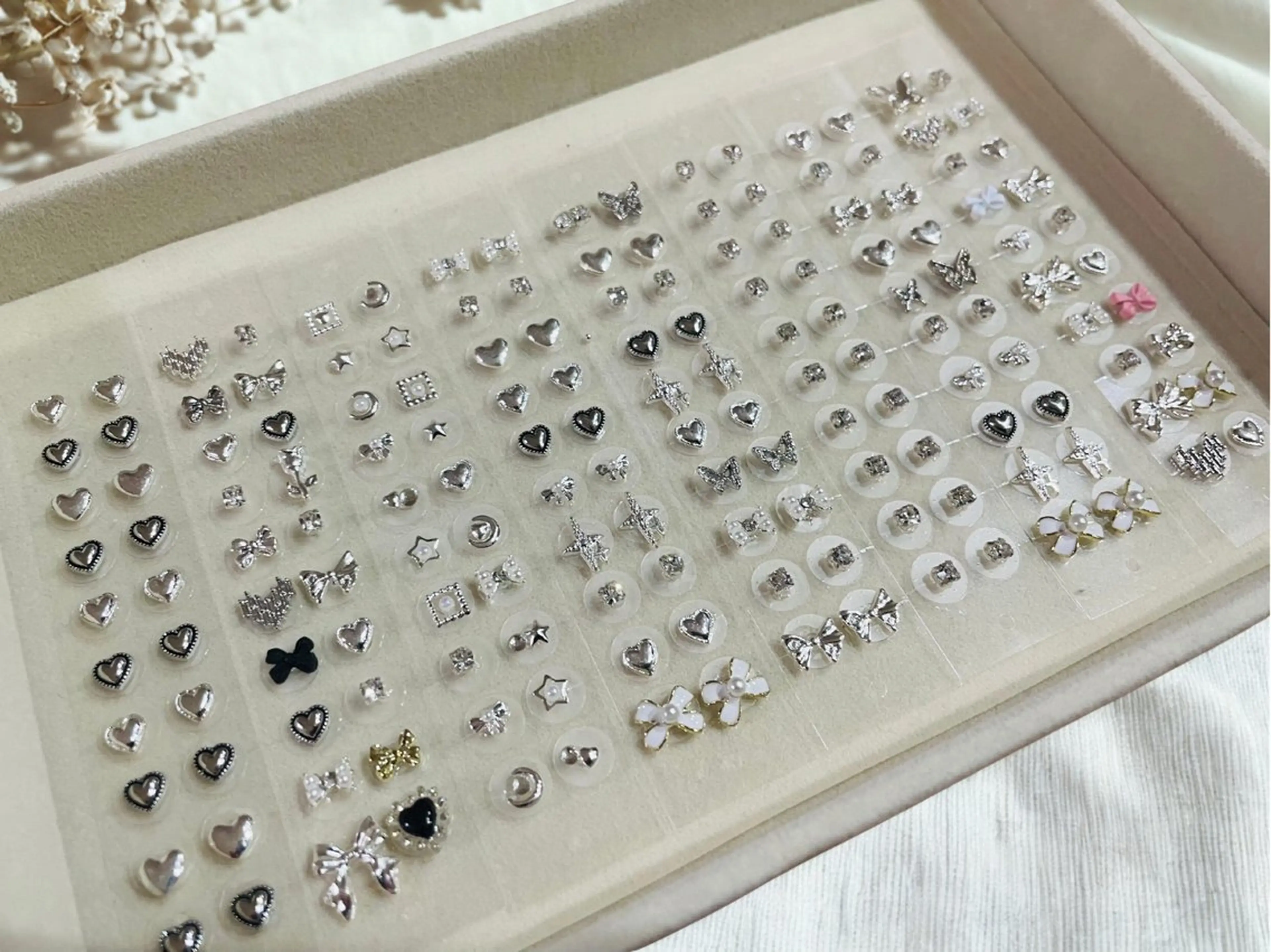 耳つぼジュエリー👂✨️両耳（各5個まで）の写真