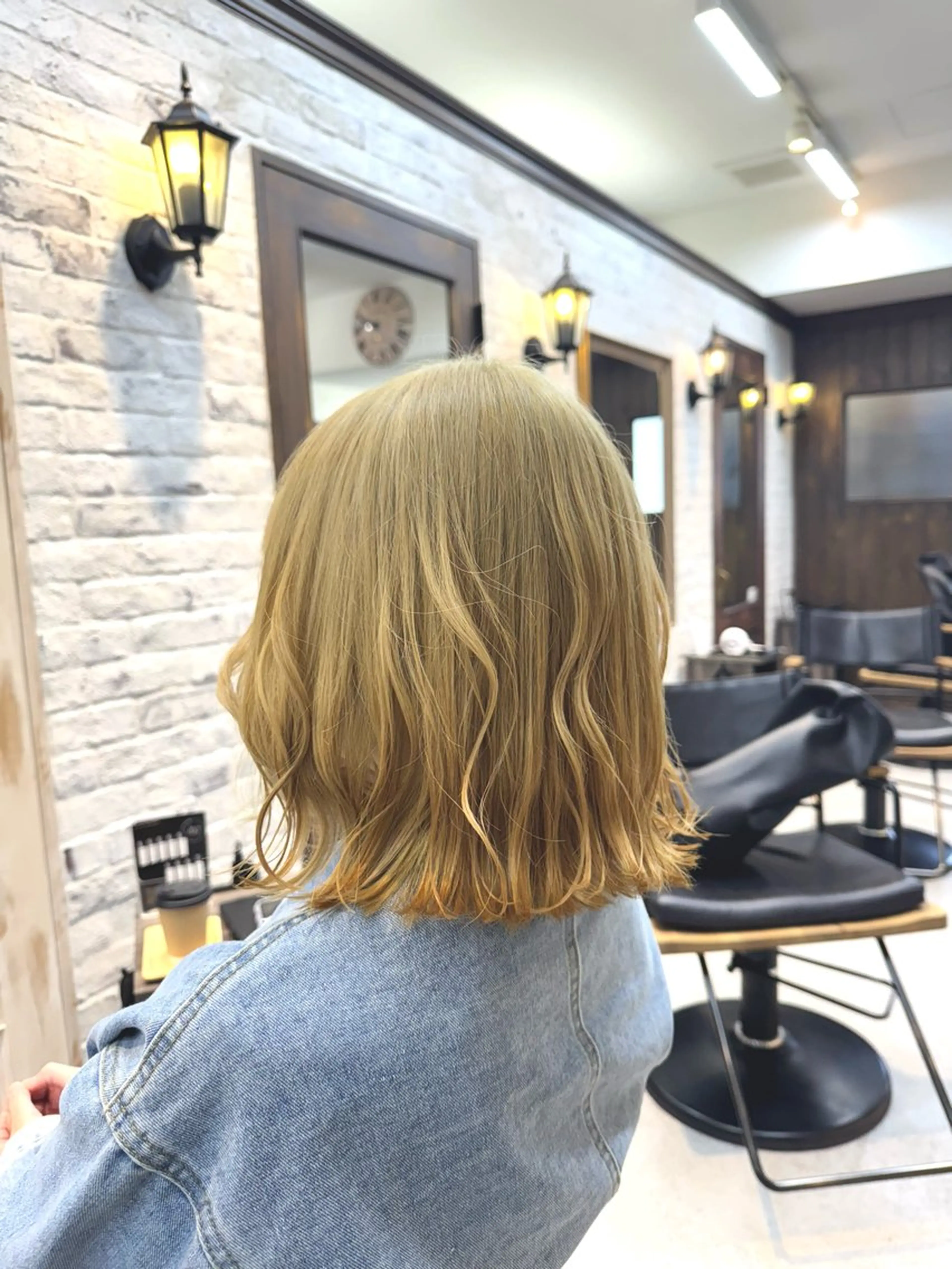 ミディアム カラー 西出 茉燦のヘアスタイル