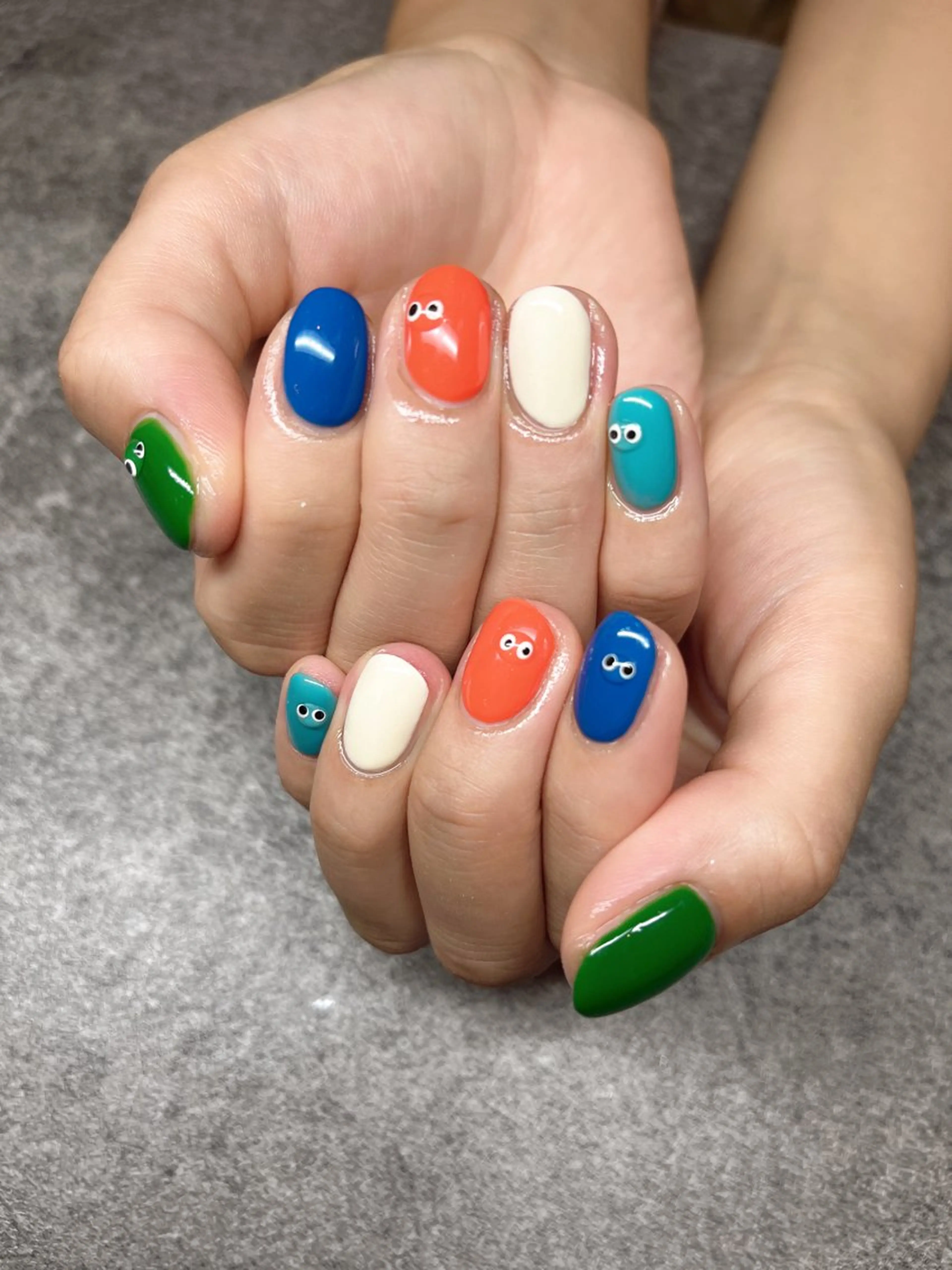 ネイル R inのネイルデザイン