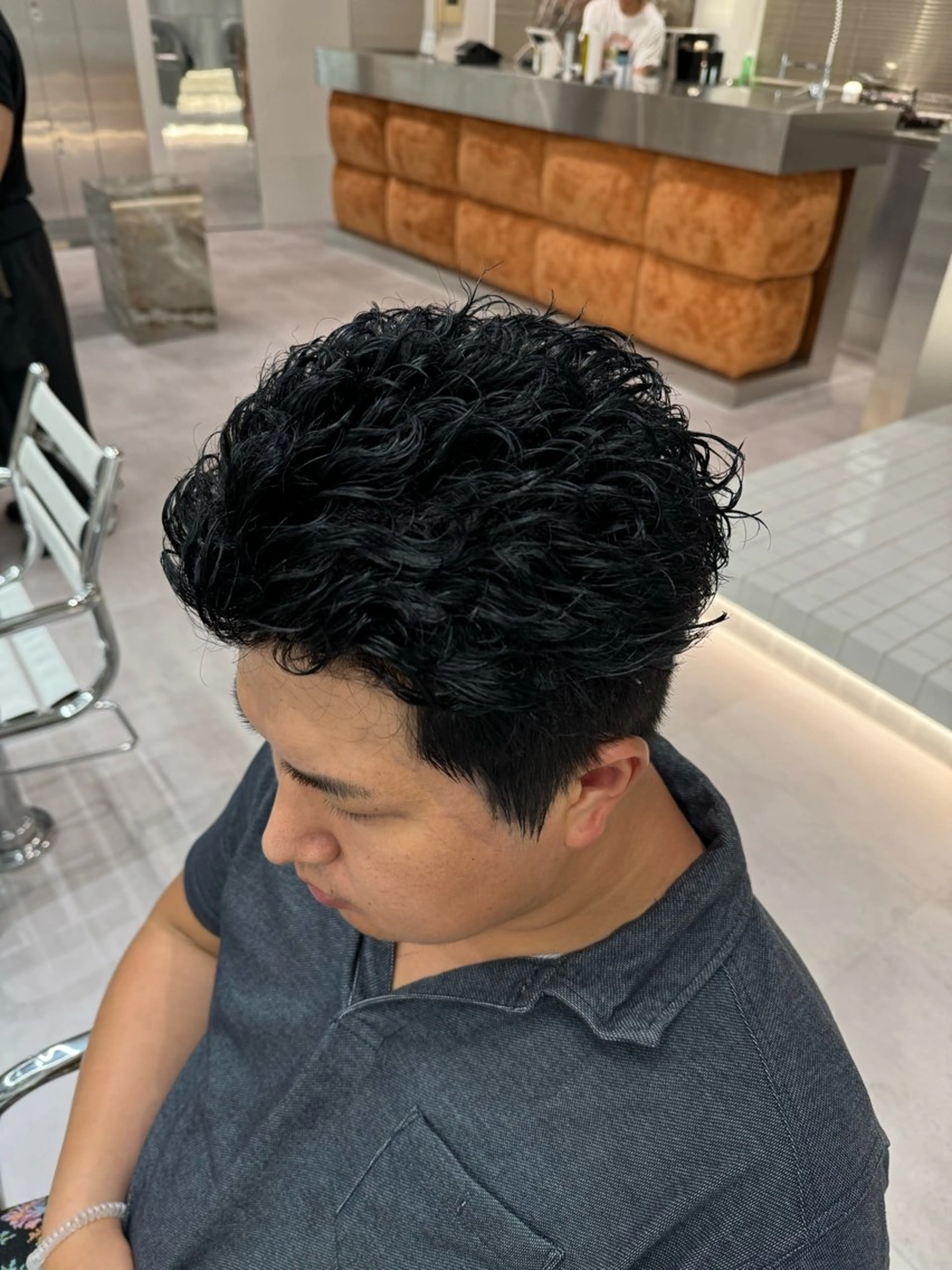 カラー パーマ メンズ 黒髪 ブルーカラー ブルーブラック ブリーチ/パーマ特化 片平和寿のヘアスタイル