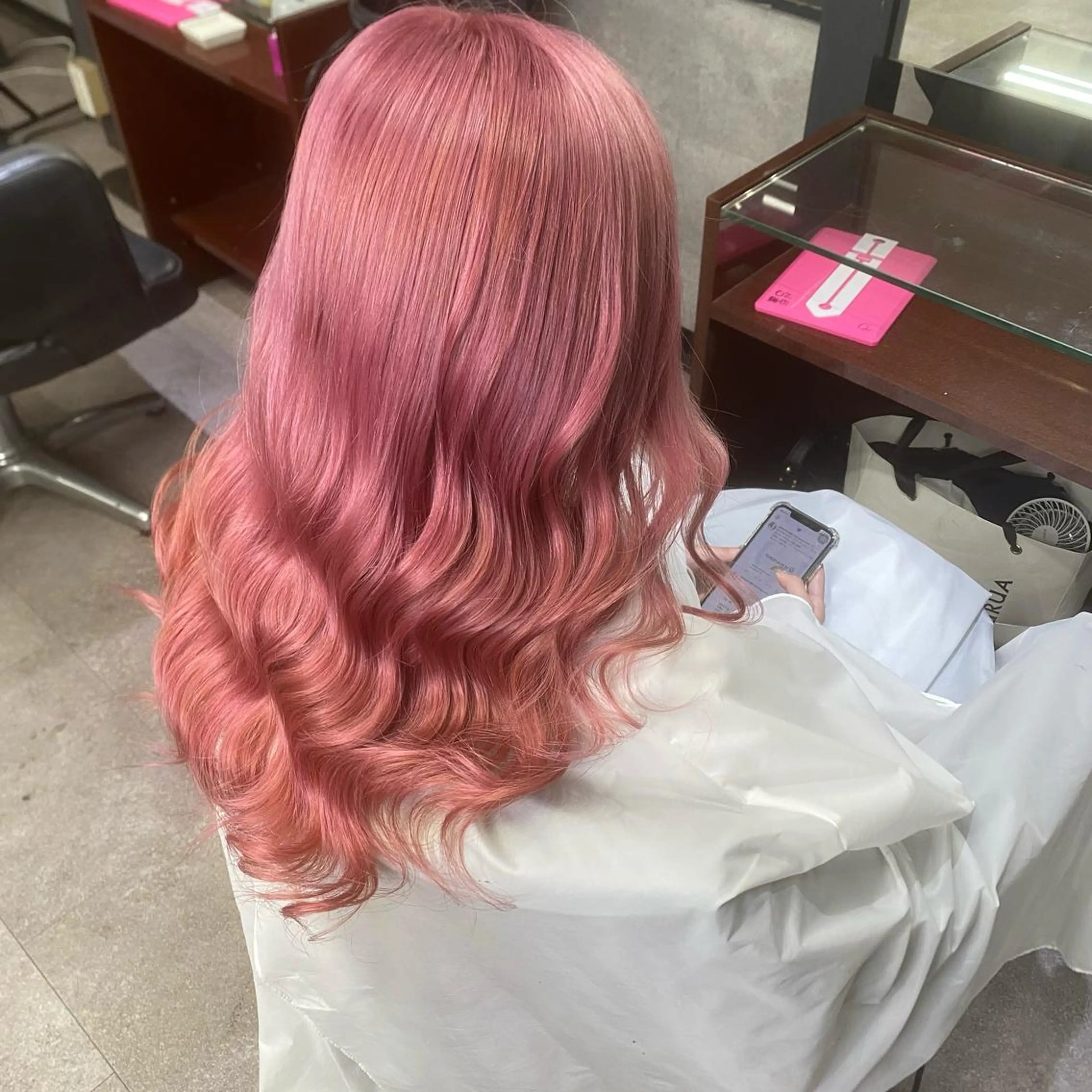 ロング カラー シールエクステ特化 ハイトーン、NANAのヘアスタイル