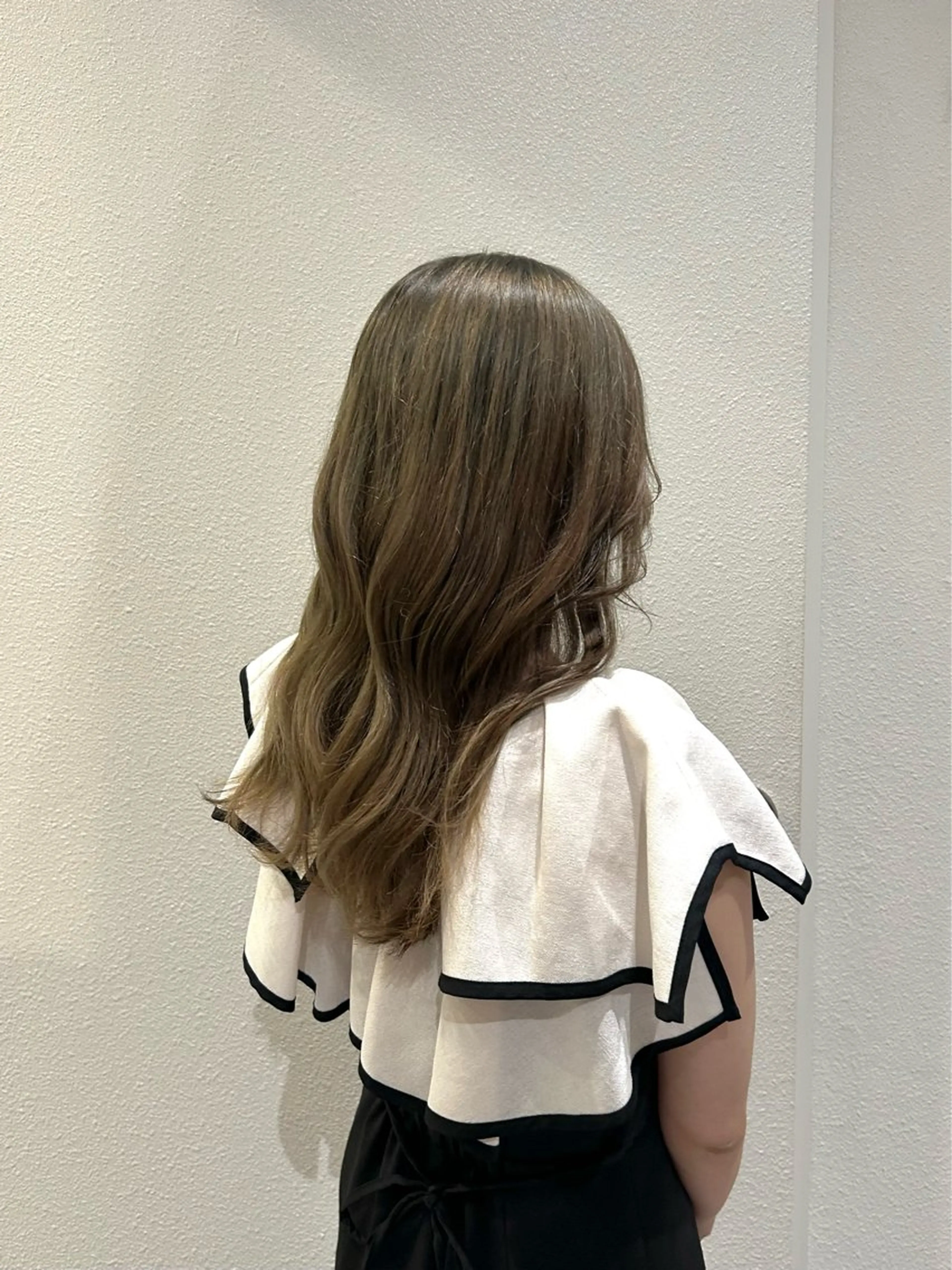 ロング カラー ベージュカラー オリーブベージュ 🩷愛咲🩷レイヤー /透明感カラーのヘアスタイル