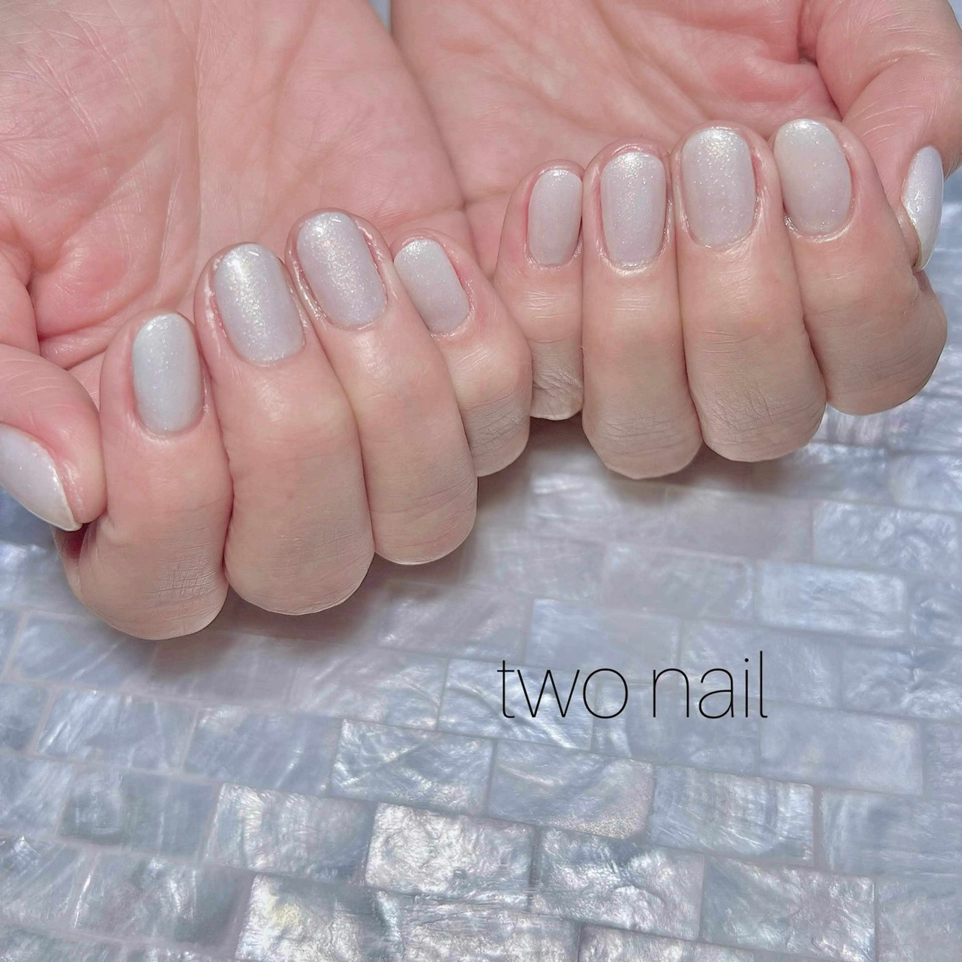 ネイル キラキラネイル ネイルチップ ホワイト ハンドネイル two nailのネイルデザイン