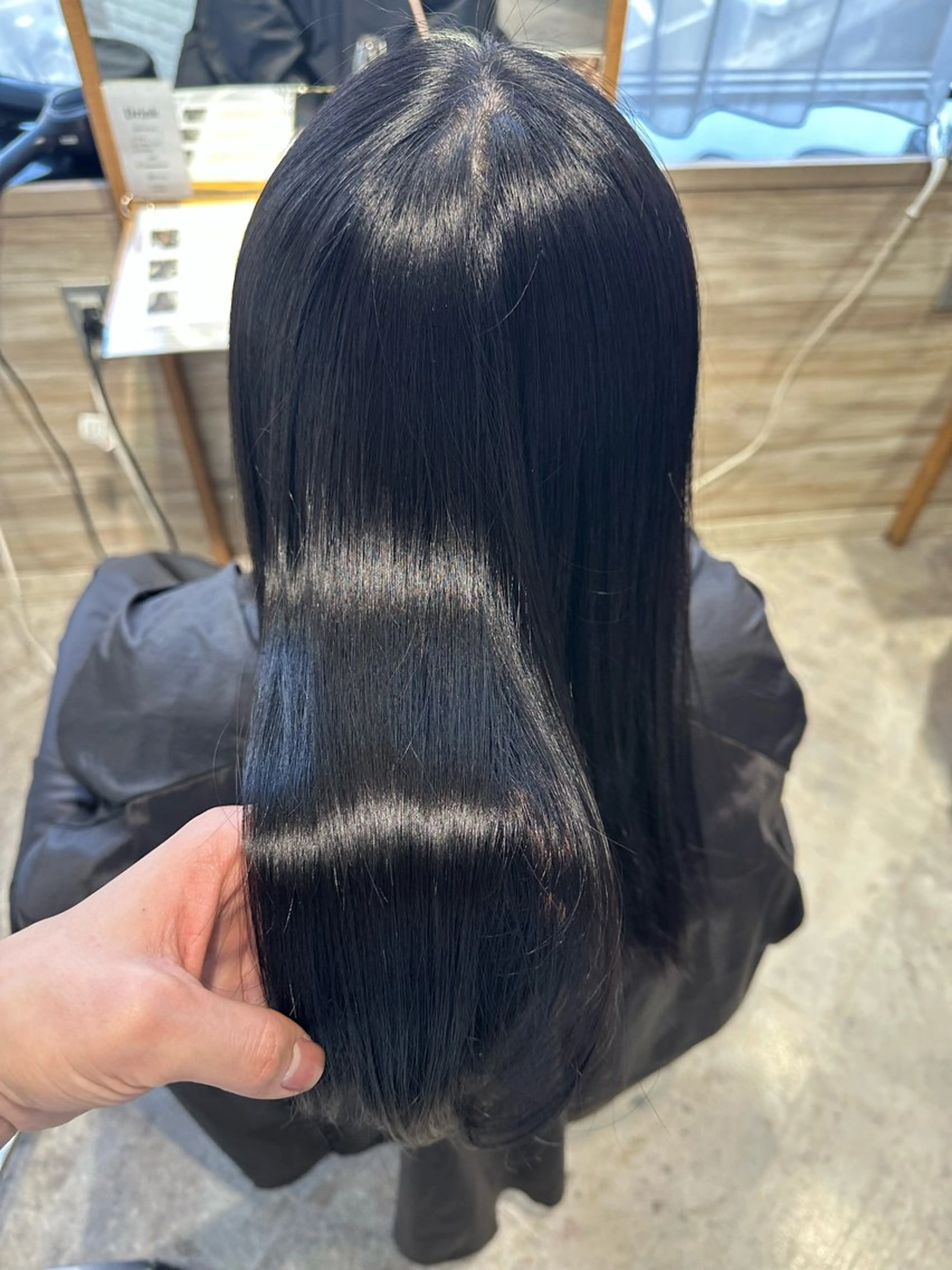 ロング アッシュ アッシュグレー アッシュグレージュ ヘアカラー LUPI 白神のヘアスタイル