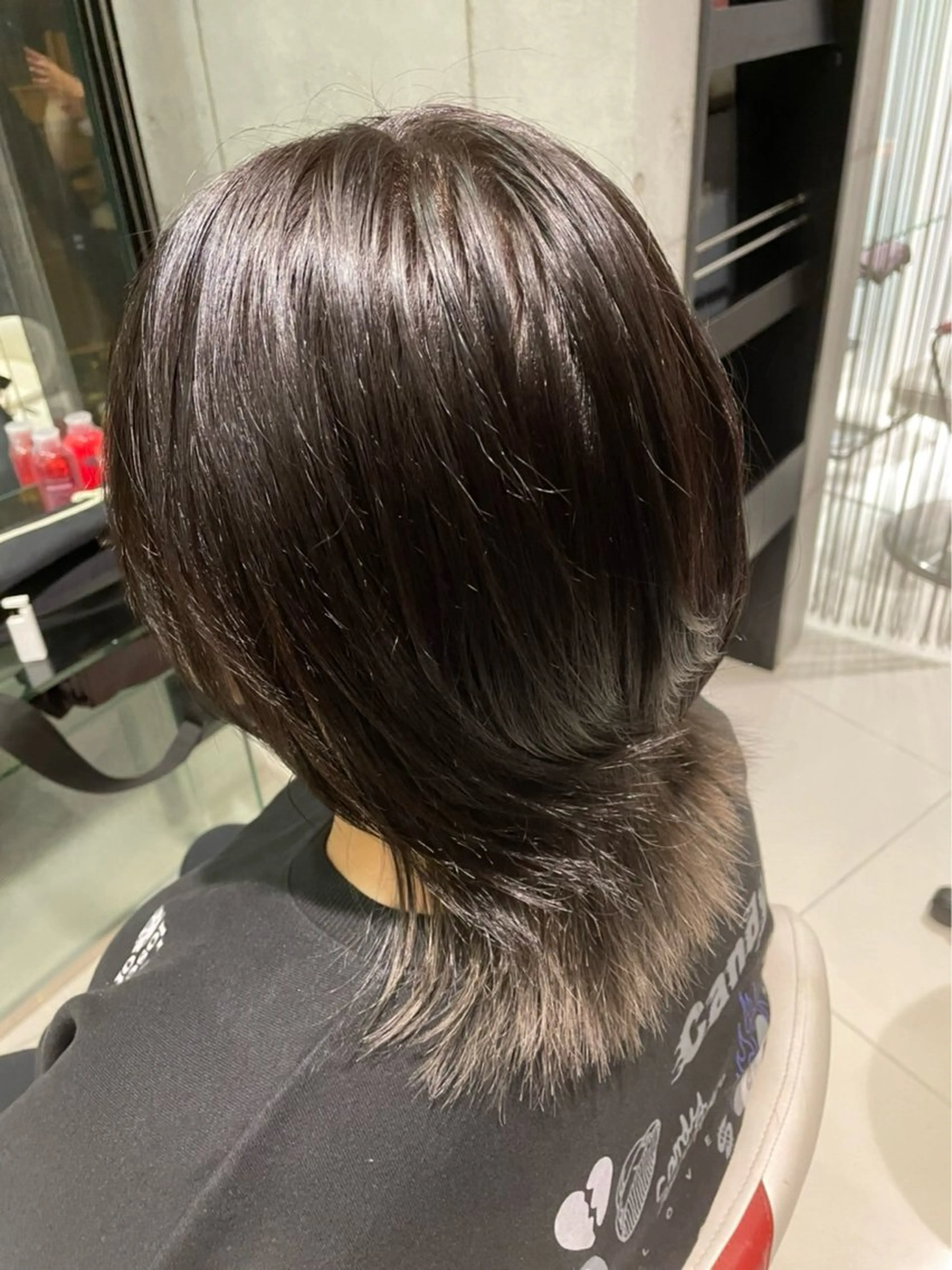 ミディアム カラー インナーカラー シルバー ウルフカット cloe仙台🌈 ヨネザワ アレンのヘアスタイル