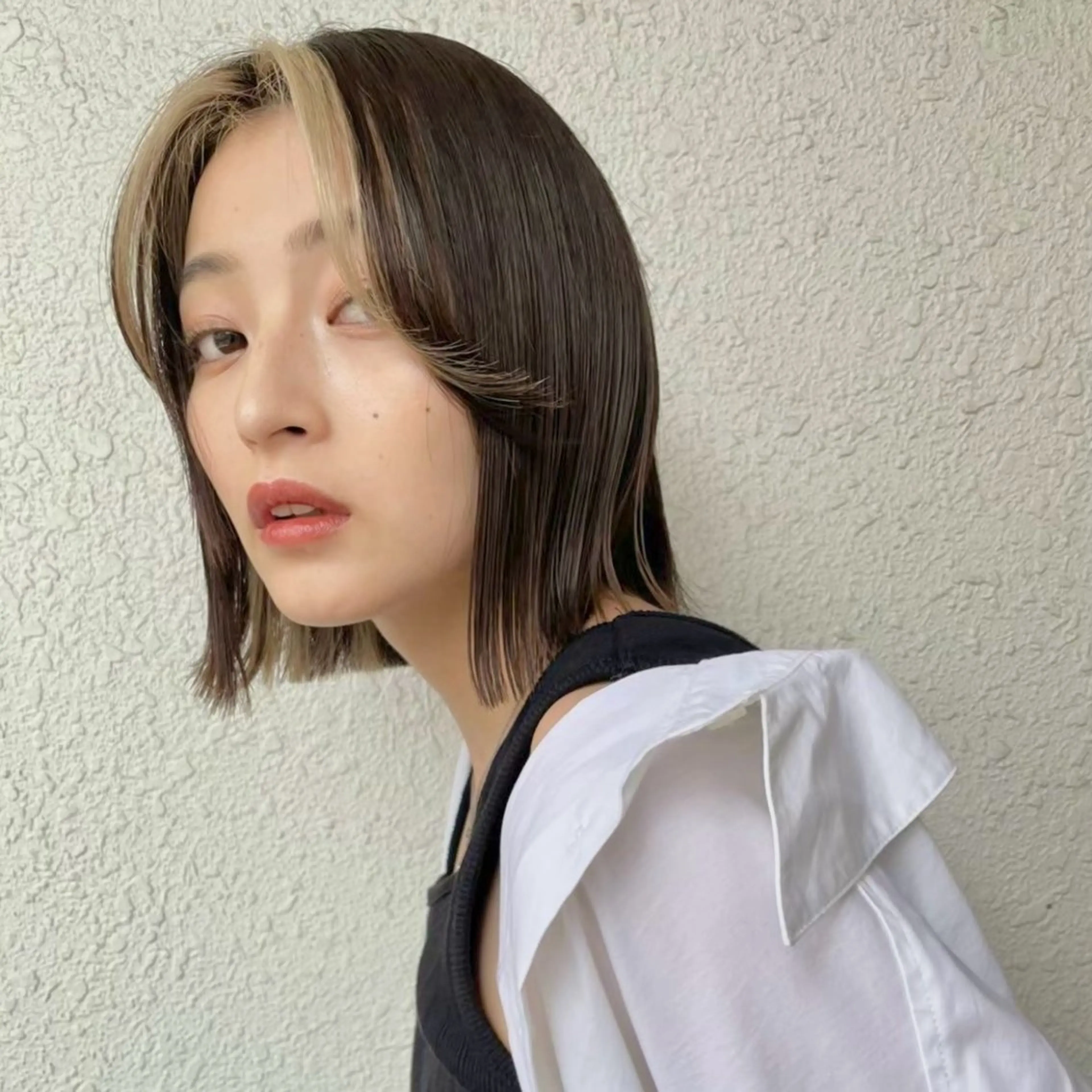 ショート アッシュ ボブ くびれヘア 顔まわりレイヤー 顔周りカット ボブ｜韓国｜美髪矯正 ｜amika🌙のヘアスタイル