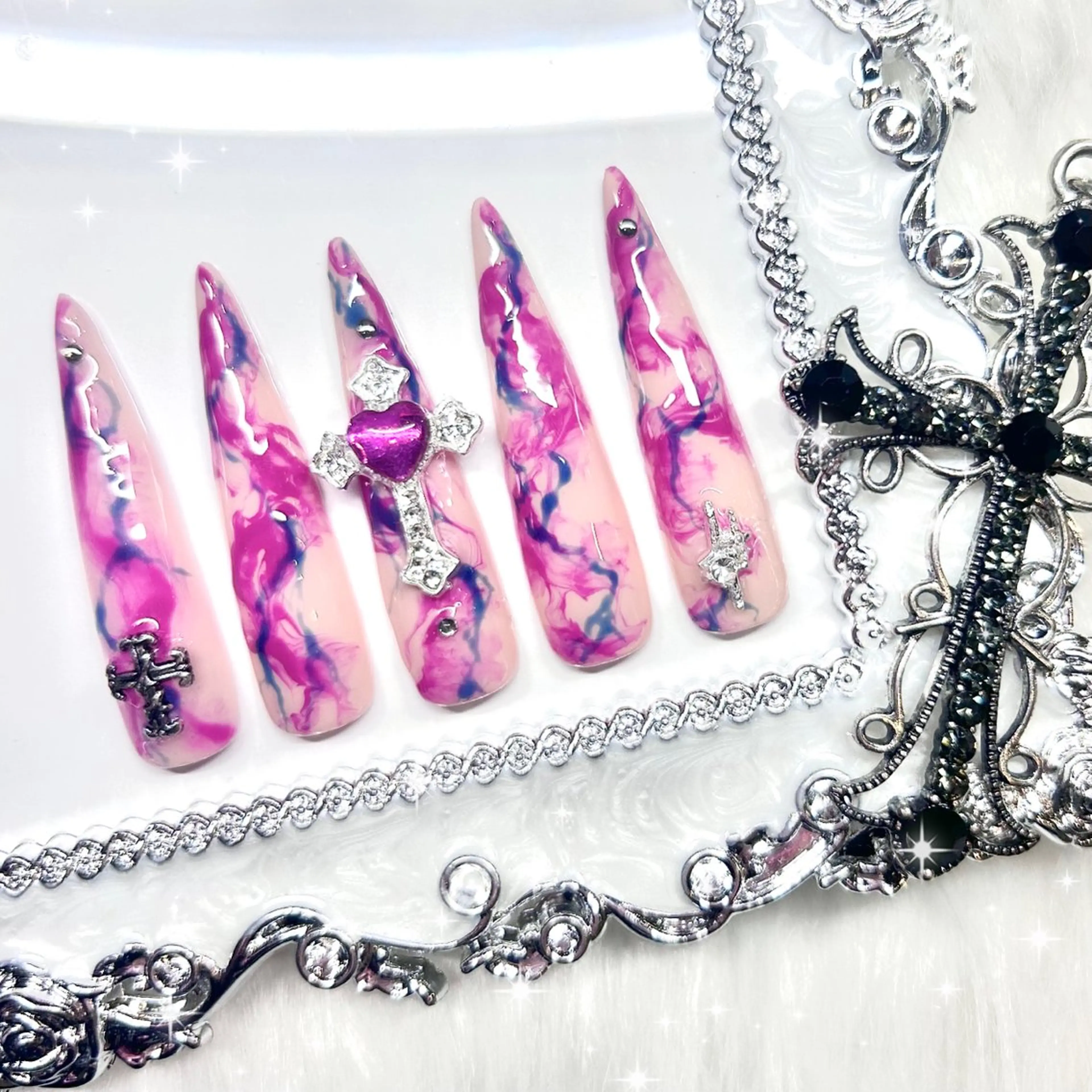 ネイル ロングネイル ネイルチップ ハンドネイル Lumo所属・めろち ちゃんのネイルデザイン