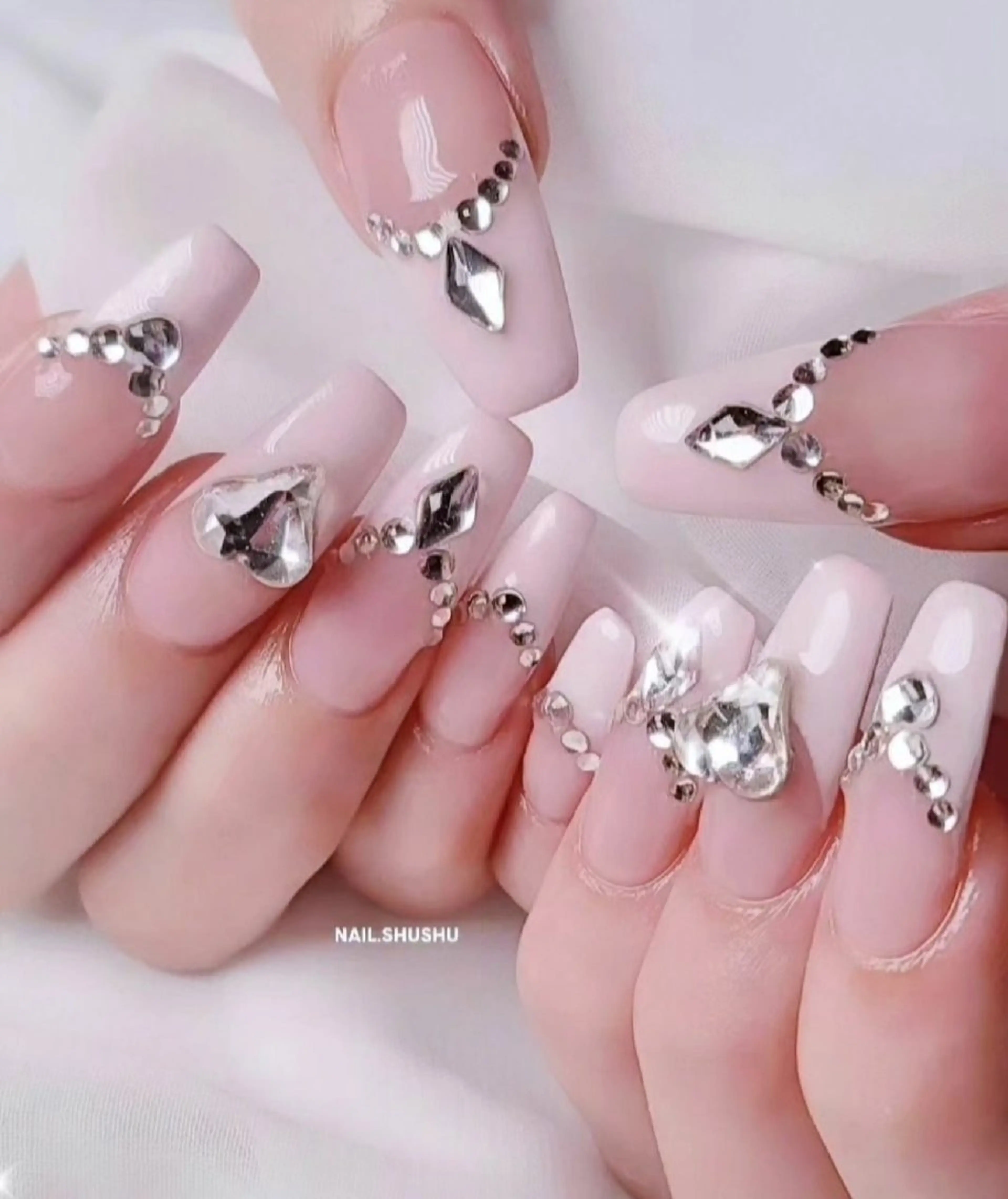 ネイル 持ち込み ニュアンスネイル ワンカラーネイル シンプルネイル 3dパーツ/流行り 👧shushu❤️のネイルデザイン