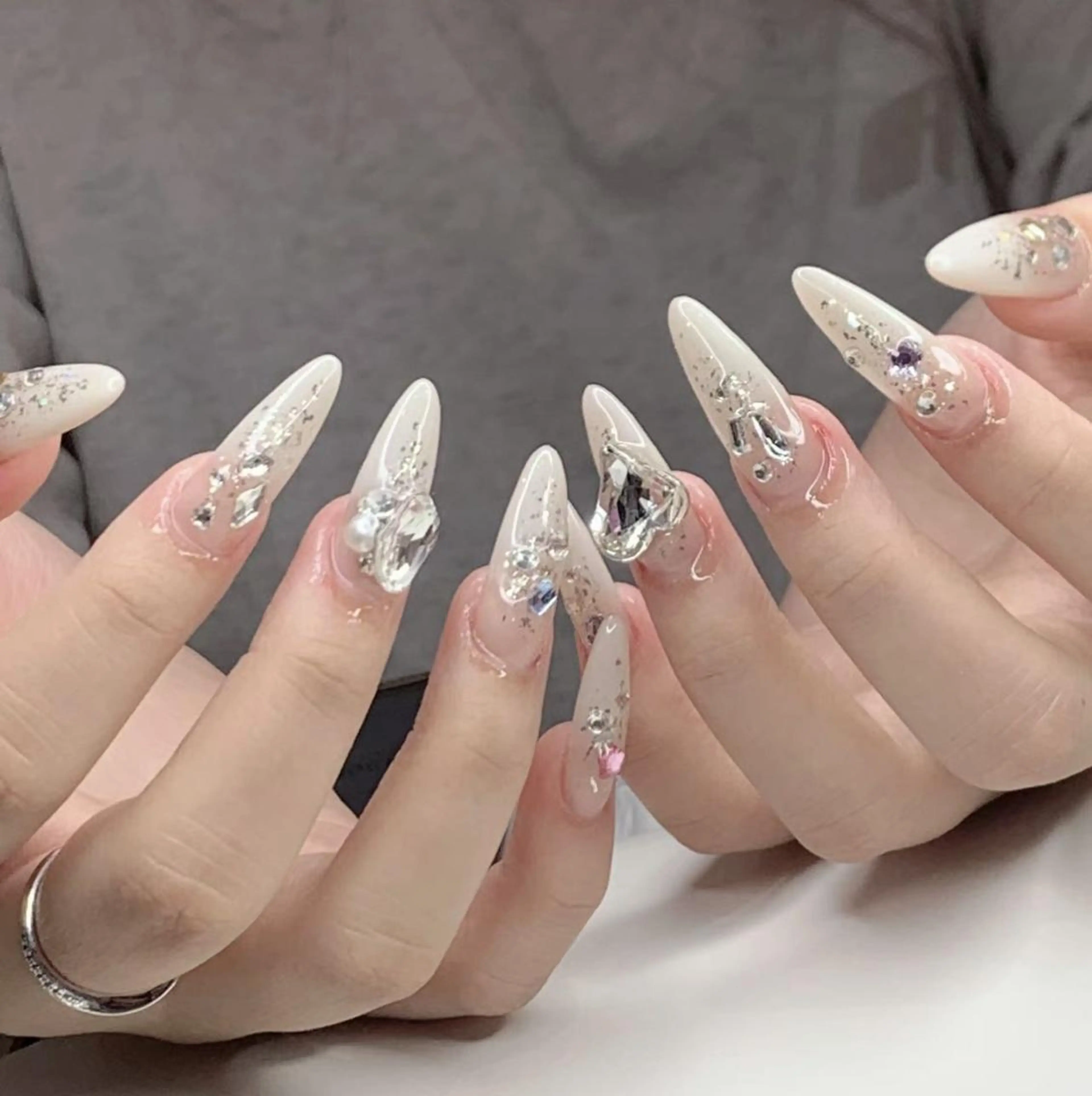 ネイル アートネイル 長さ出し ネイルチップ Queens momoのネイルデザイン