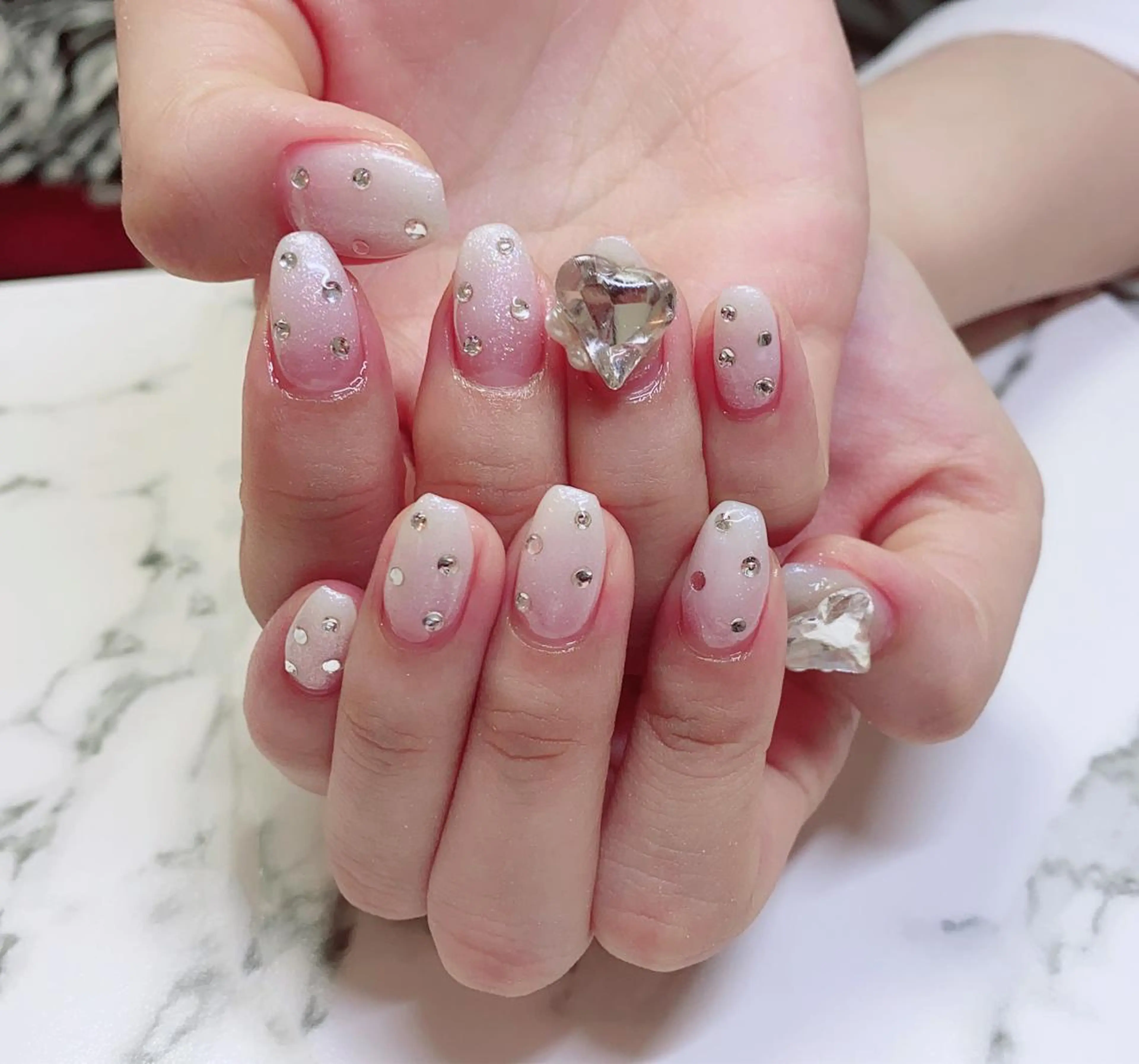 ロング カラー ネイル グラデーションカラー グラデーション ラメ(グリッター) ラメグラデーション Q Free nailsのネイルデザイン
