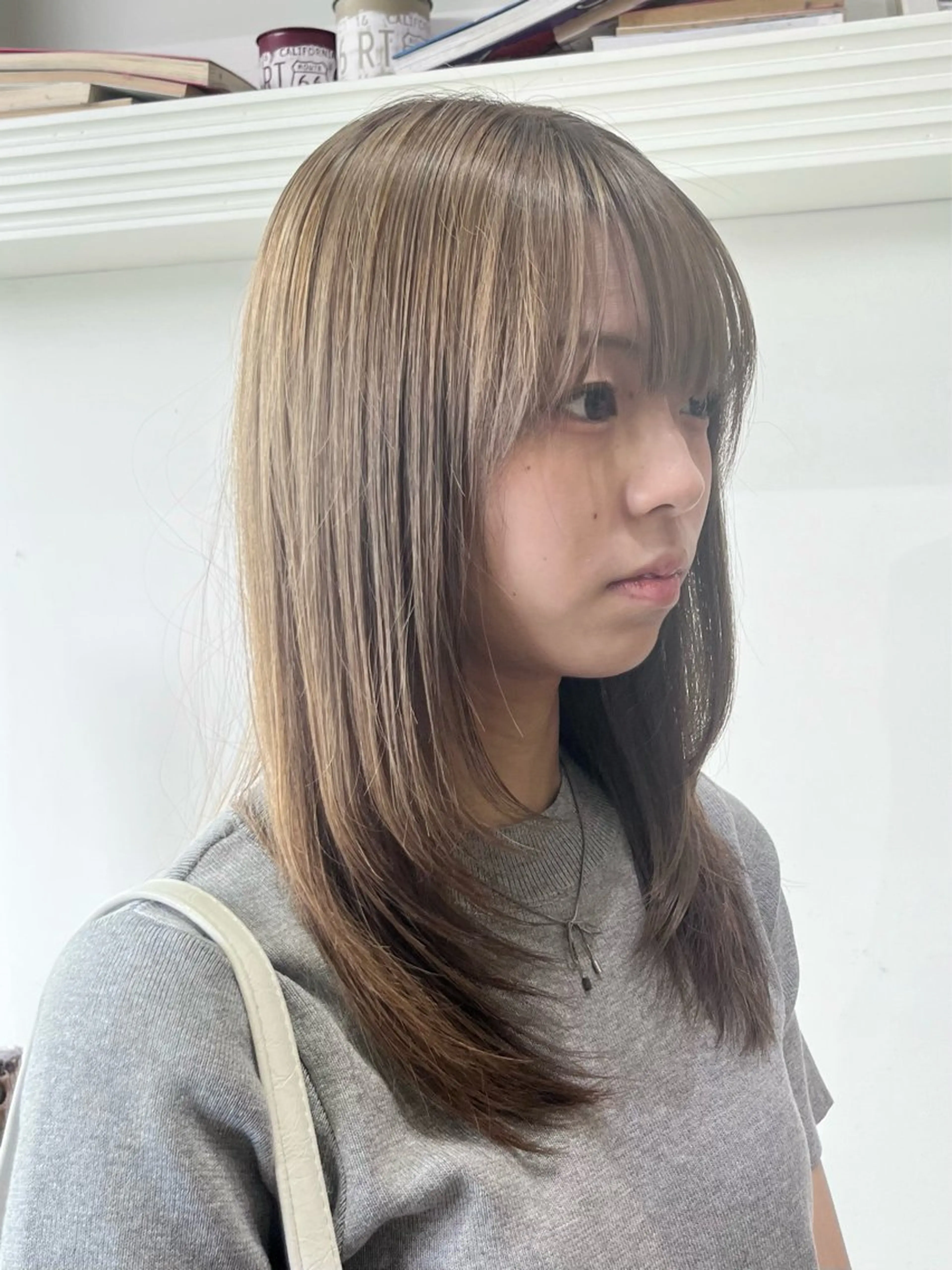 カラー ヘアカラー 森田翔斗 顔周りレイヤーのヘアスタイル