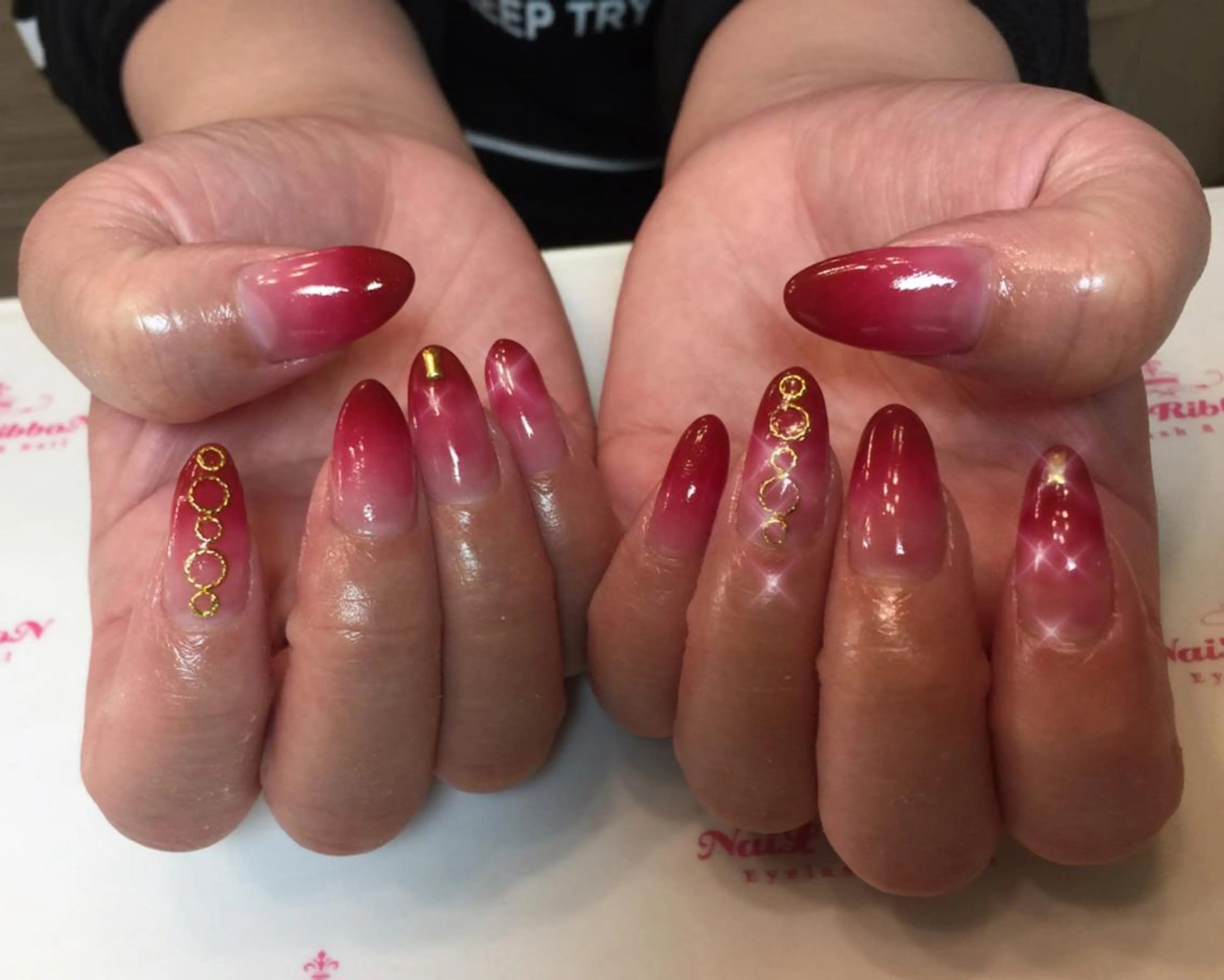 ネイル ネイルリボン 受付スタッフのネイルデザイン