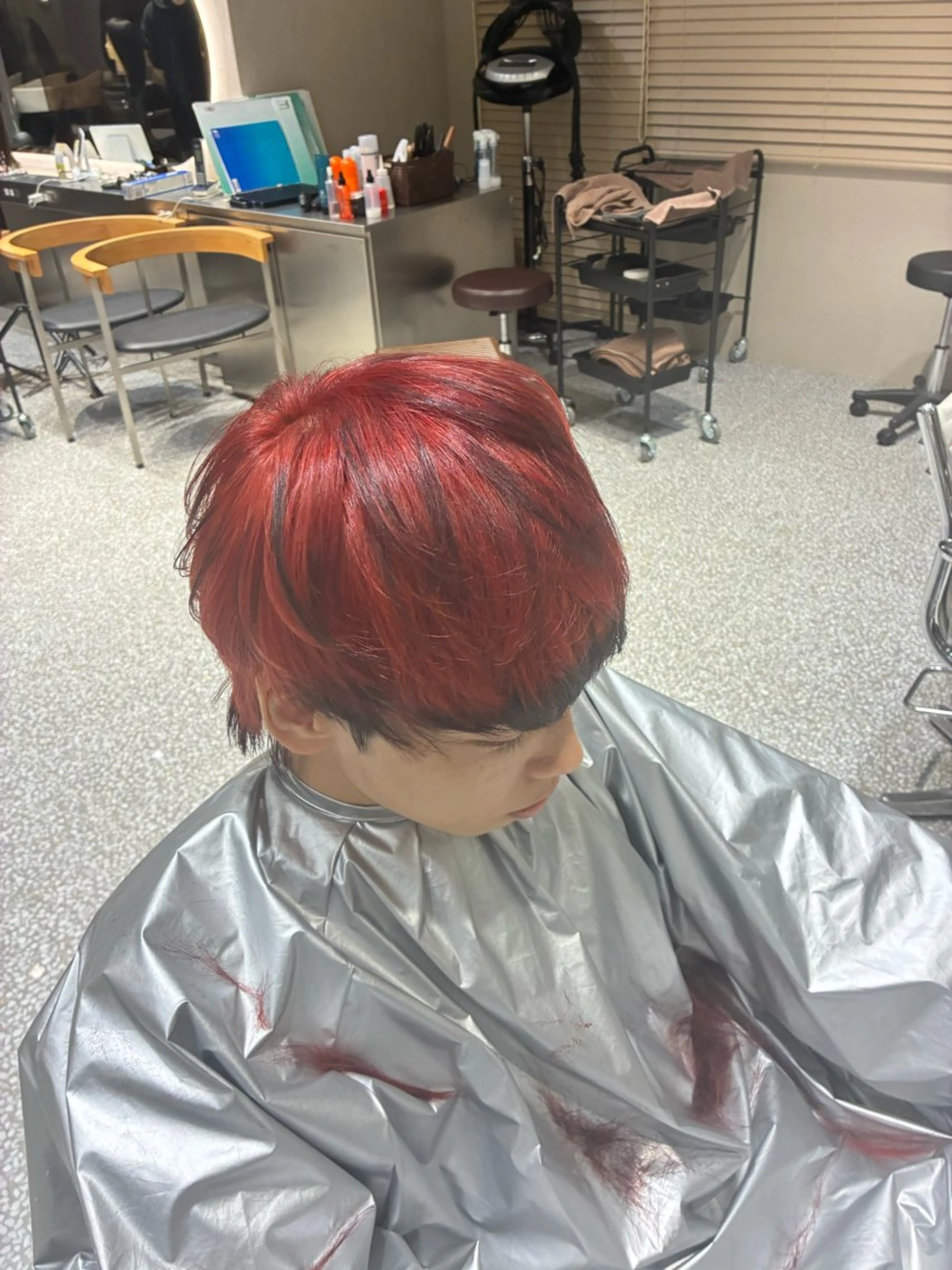 カラー メンズ 黒髪 レッドカラー カラーブリーチ特化 石原勇希のヘアスタイル