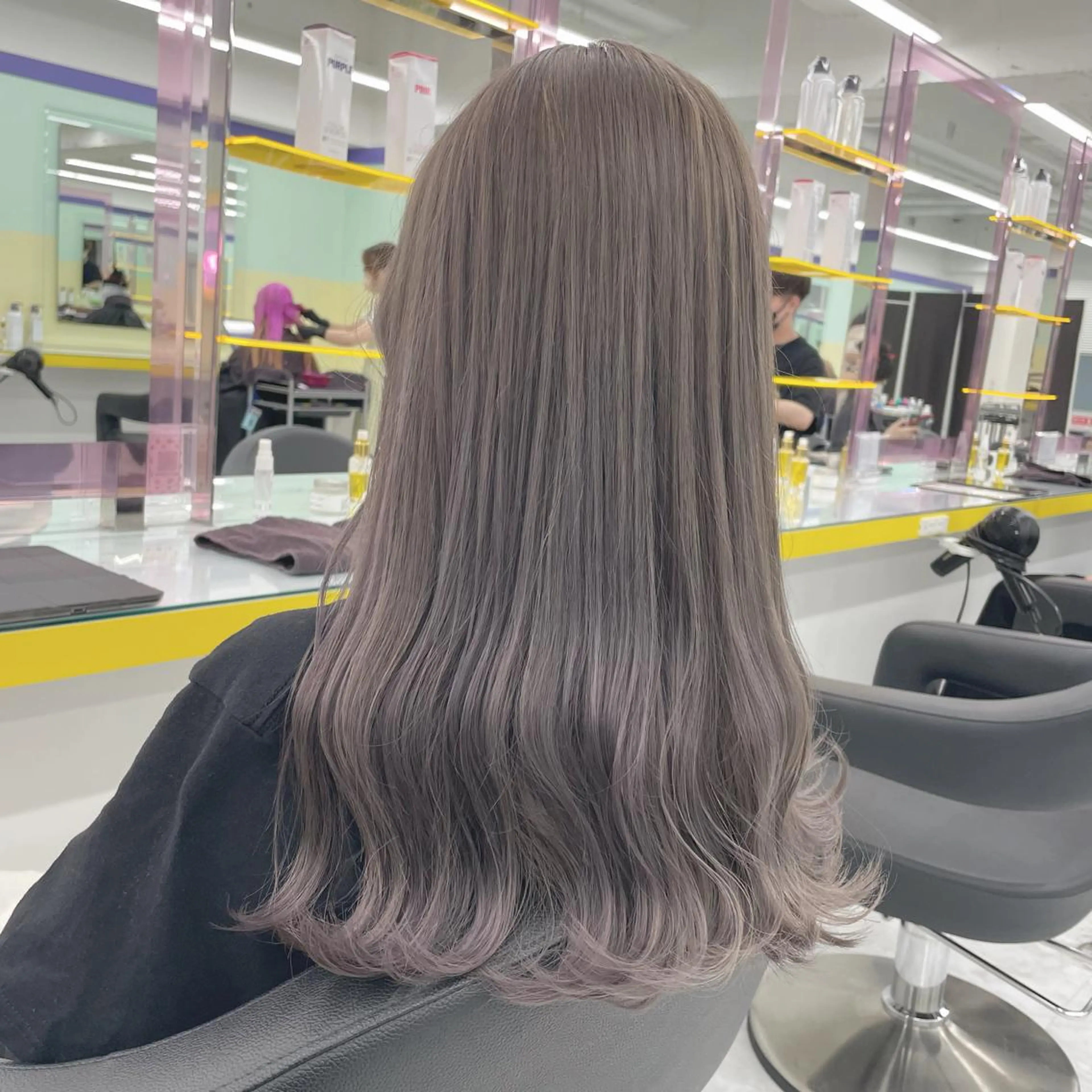 セミロング カラー ヘアアレンジ ヘアカラー ☁️縮毛矯正✖️ 透明感☁️りくのヘアスタイル