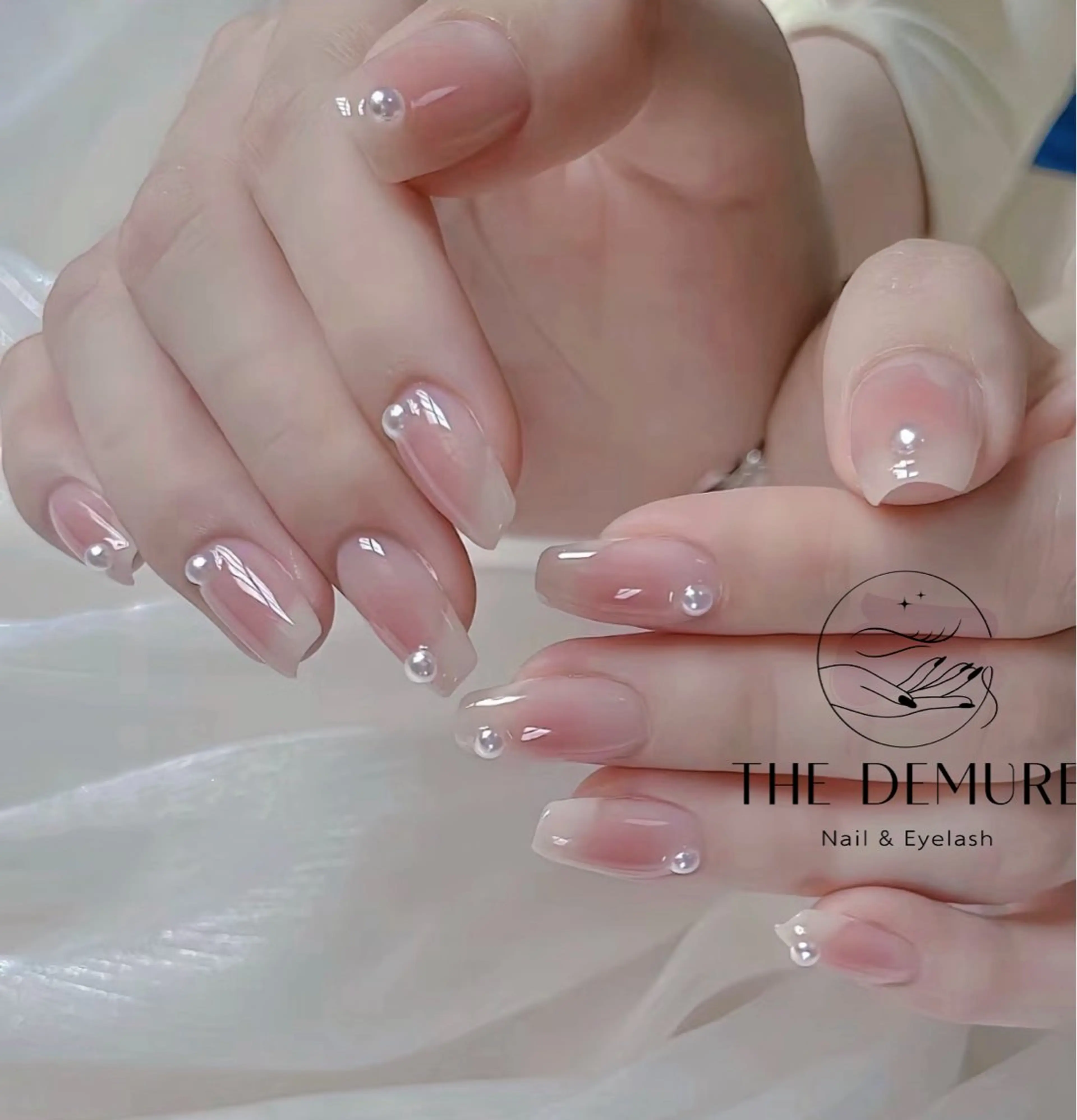 ネイル アートネイル キラキラネイル 韓国ネイル 水色 ロングネイル ハンドネイル ハンドケア NailDemure 【銀座店】のネイルデザイン