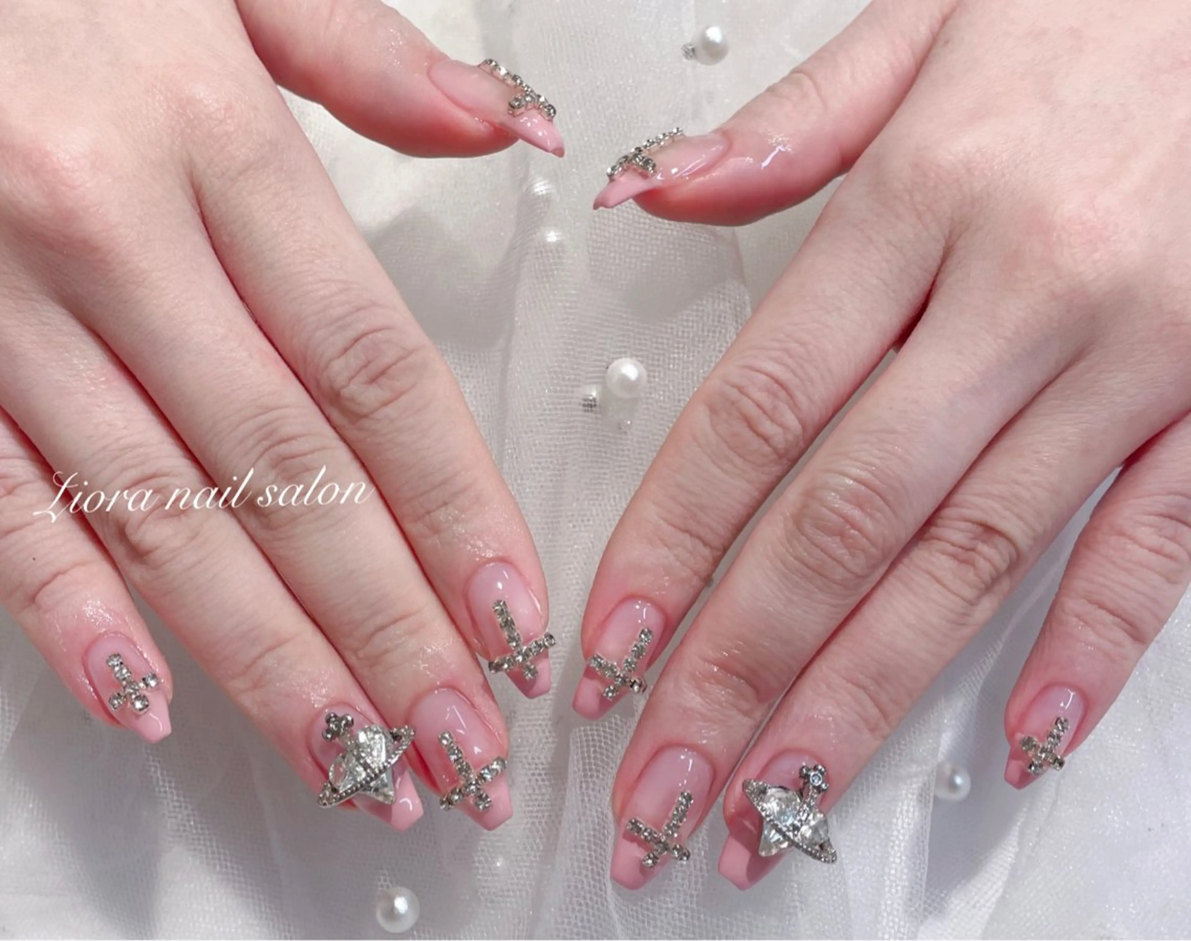 ネイル フレンチネイル ジェルネイル ガーリー グラデーション キラキラネイル ハンドネイル Liora nail 1のネイルデザイン