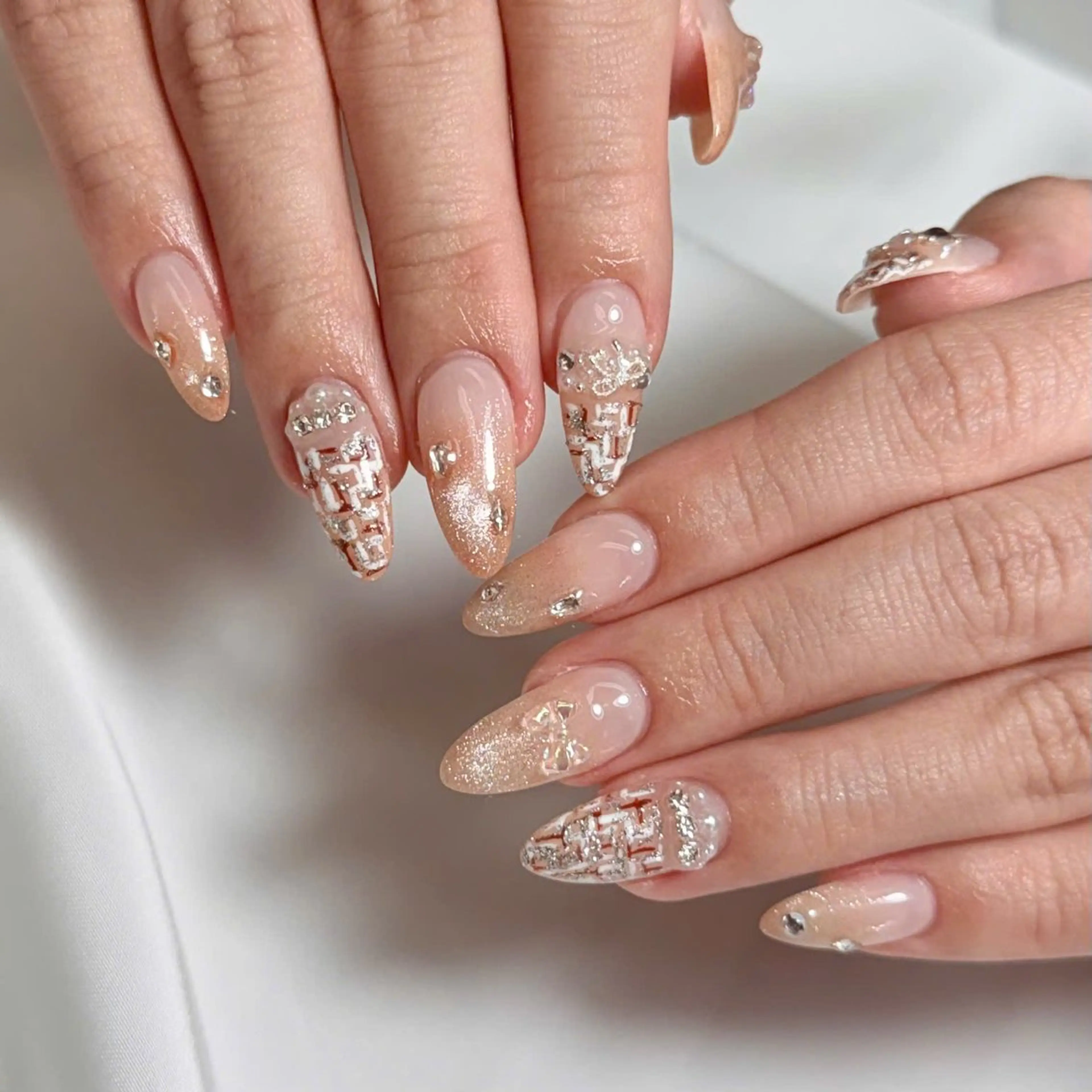 セミロング ハンドネイル Bibi beauty spa Osaka所属・Bibi nail Osakaのネイルデザイン