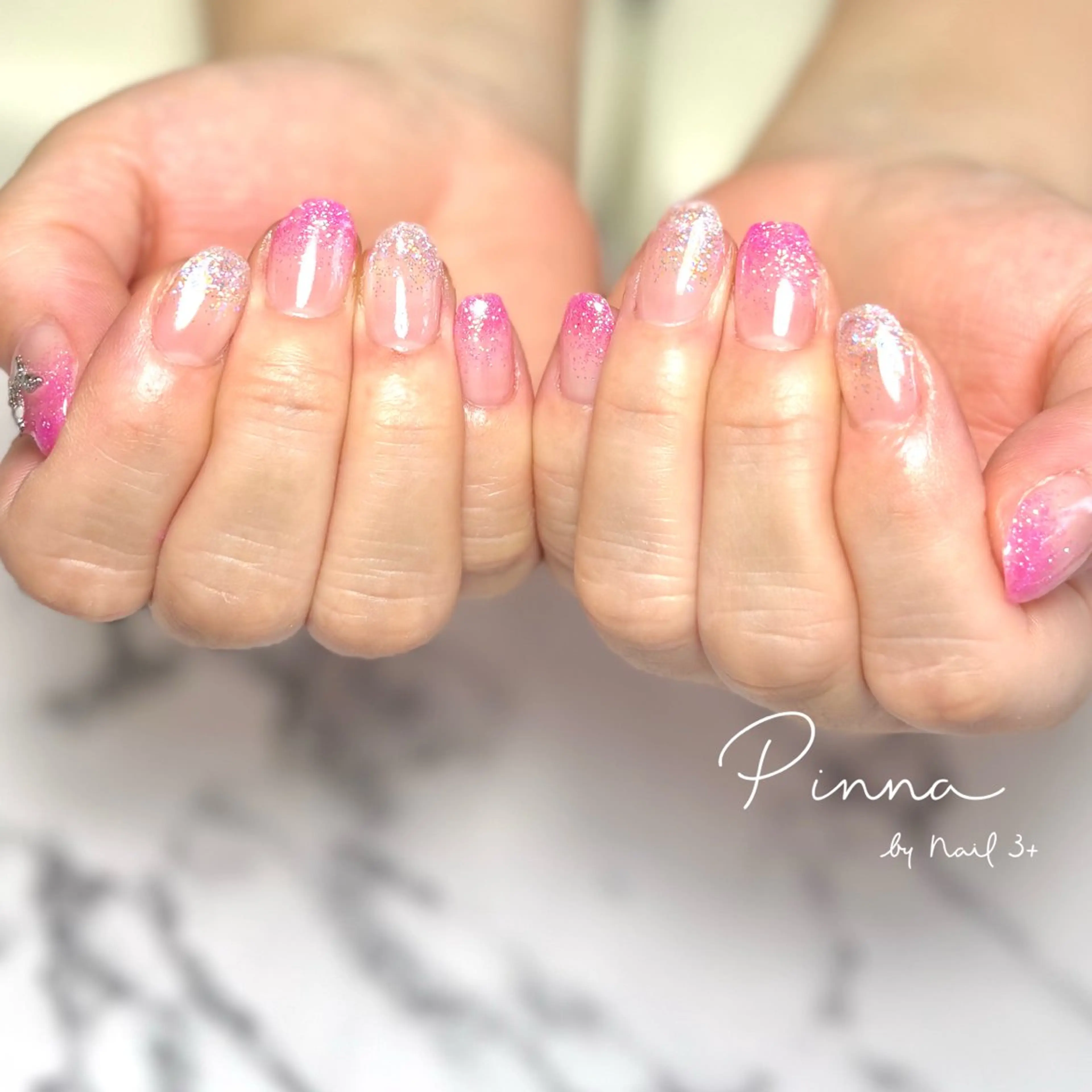 ネイル グラデーション ラメ(グリッター) ラメグラデーション ピンク Pinna by nail3+所属・Mayu 🌷🦋のネイルデザイン