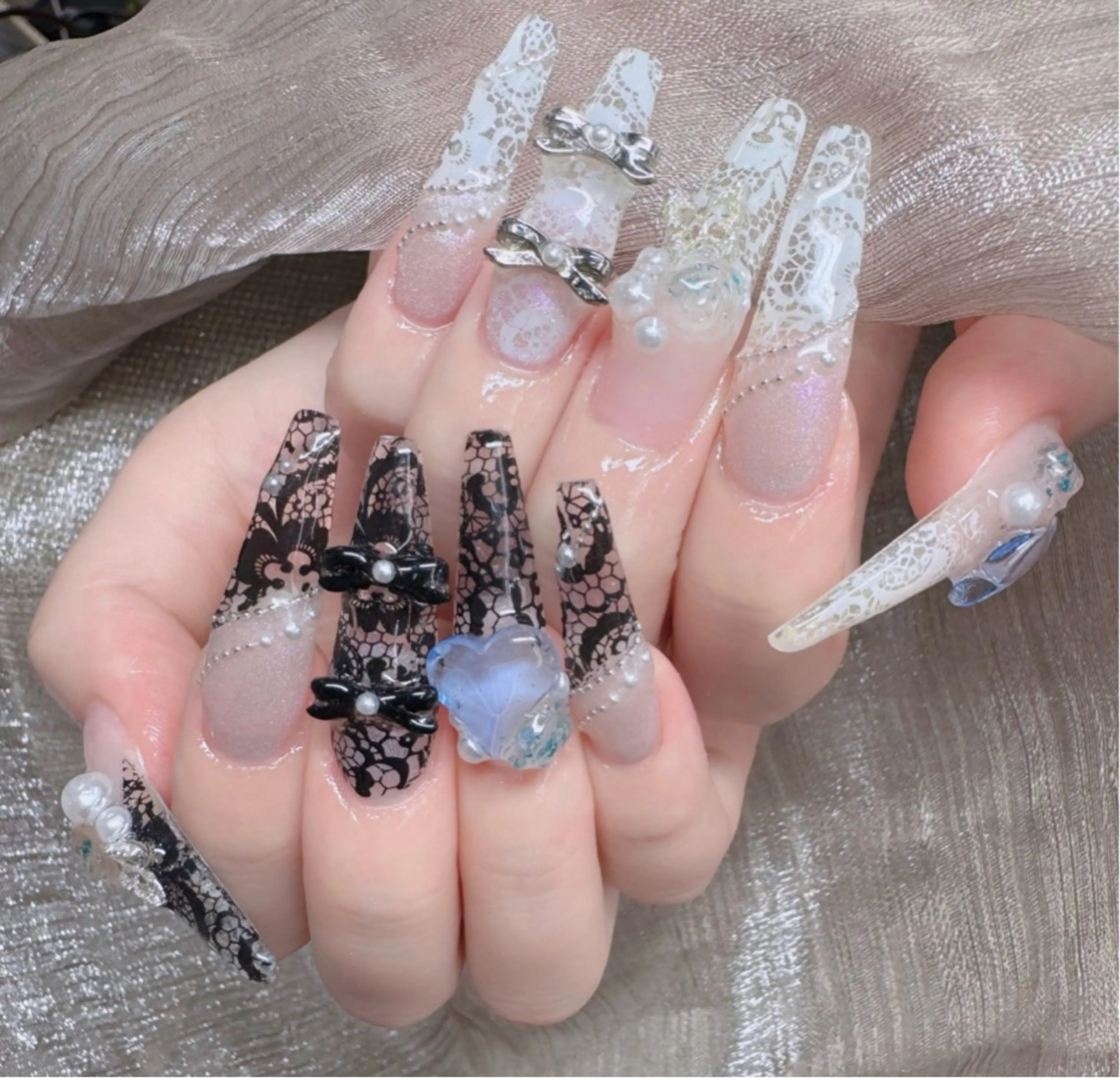 ネイル フレンチネイル ジェルネイル ガラスフレンチ ハロウィン ハート ハンドネイル H.baby Nail Salonのネイルデザイン