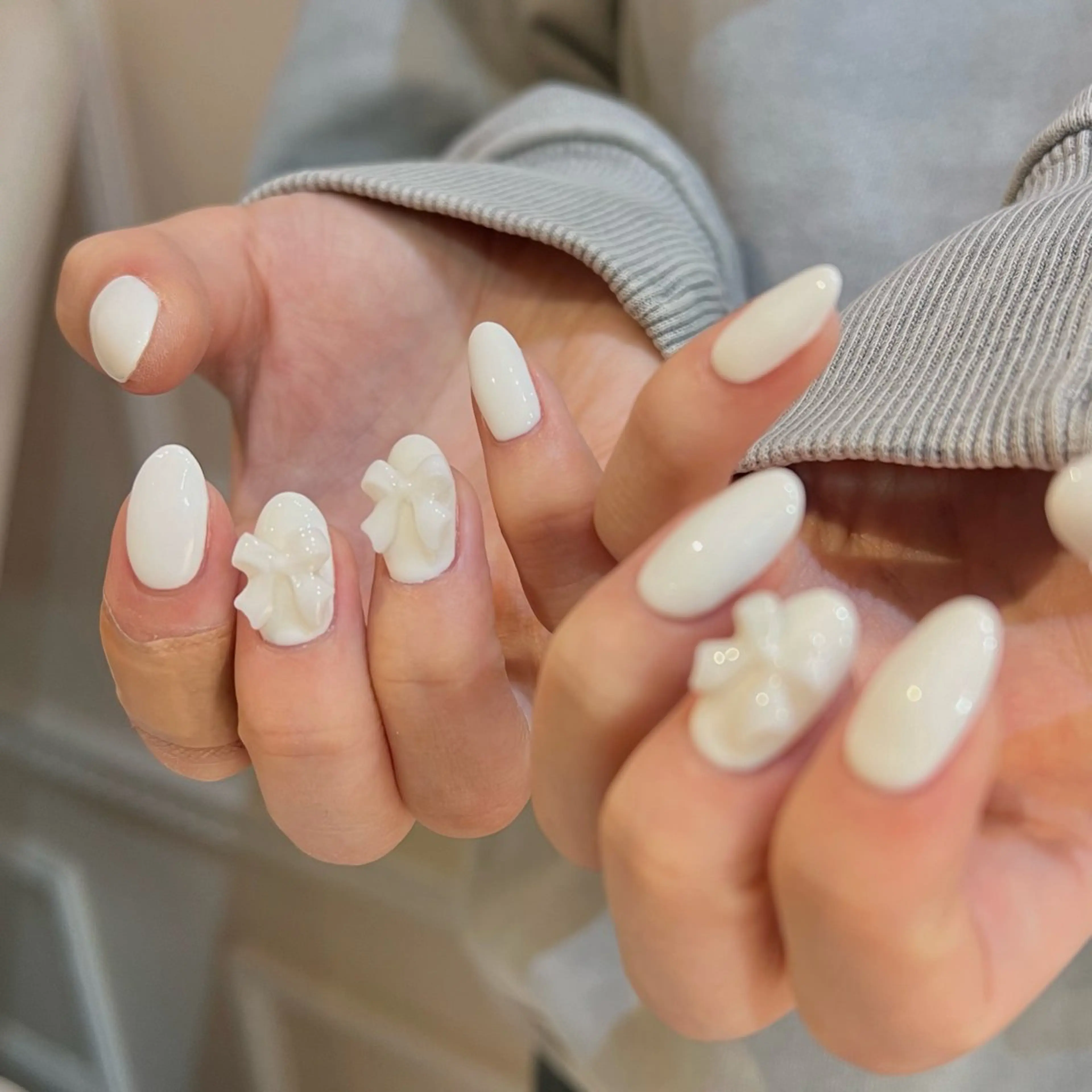 ネイル ワンカラーネイル リボン ハンドネイル 🎀チーク/ちゅるん 🫧chisa🎀のネイルデザイン